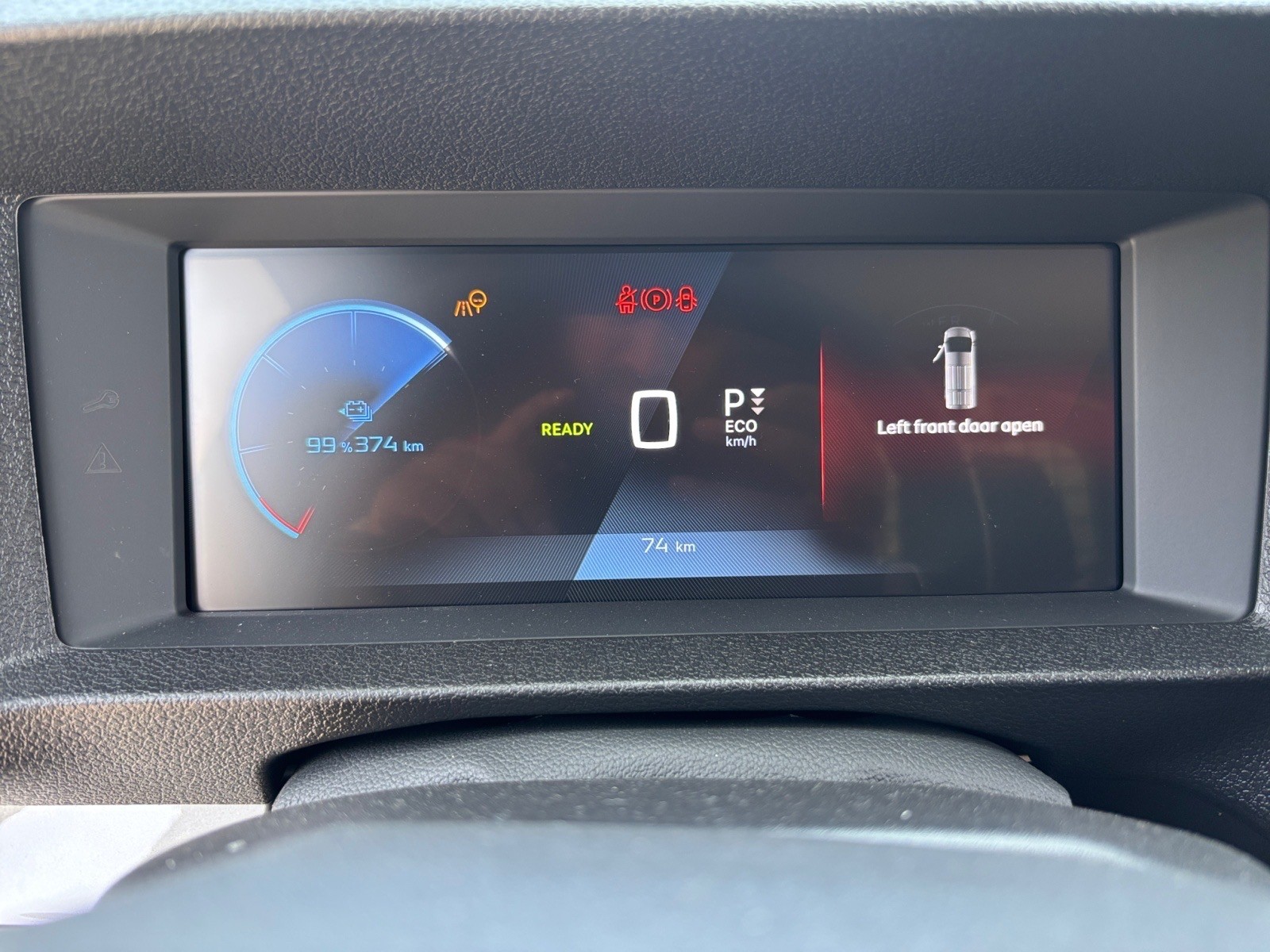 PEUGEOT E-Expert 75 KWh Standard-image-10