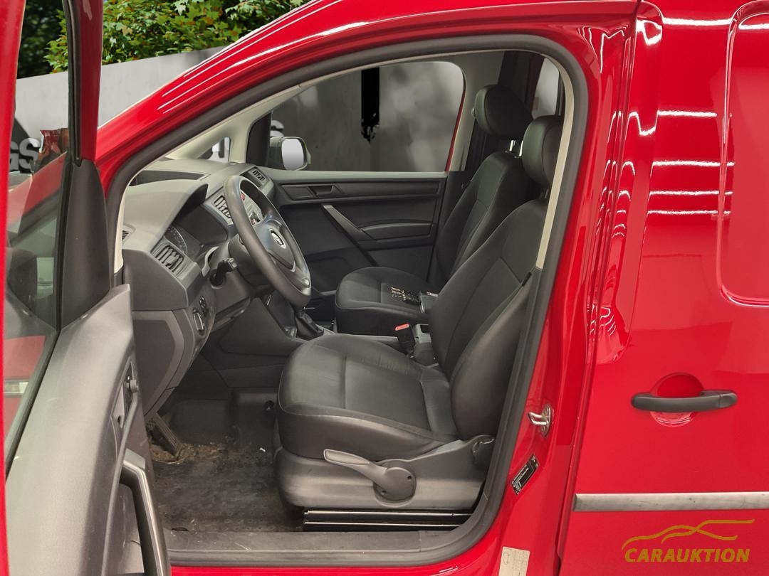 VW Caddy Maxi 2.0TDI BlueMotion Technology-image-3