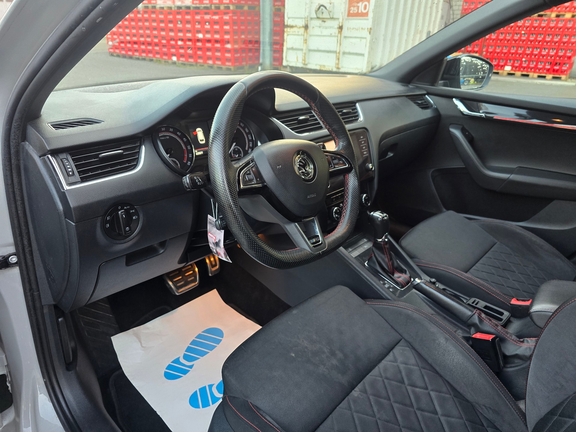 SKODA Octavia Combi 2.0 TDI RS 4x4 DSG-image-10