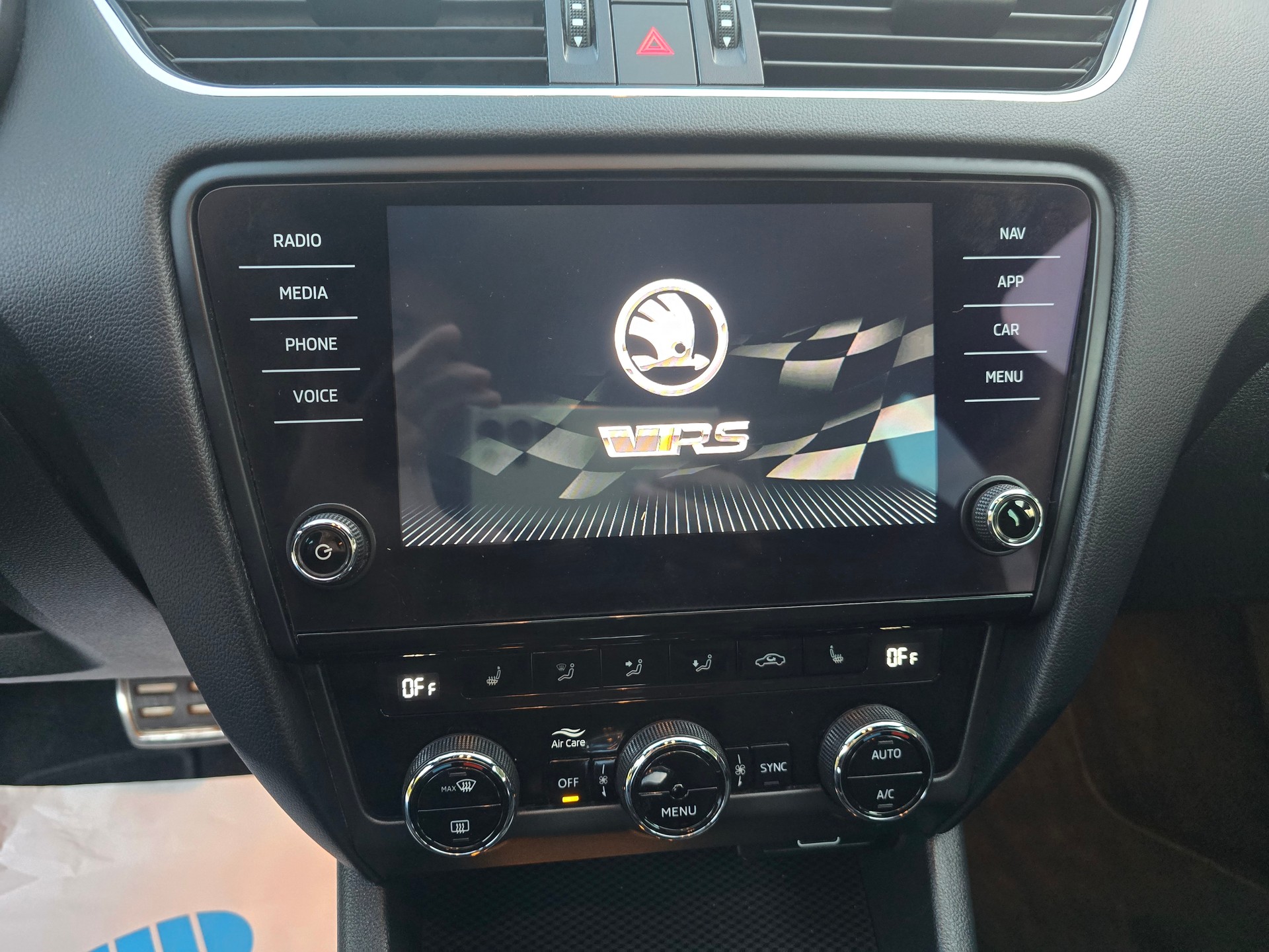 SKODA Octavia Combi 2.0 TDI RS 4x4 DSG-image-19