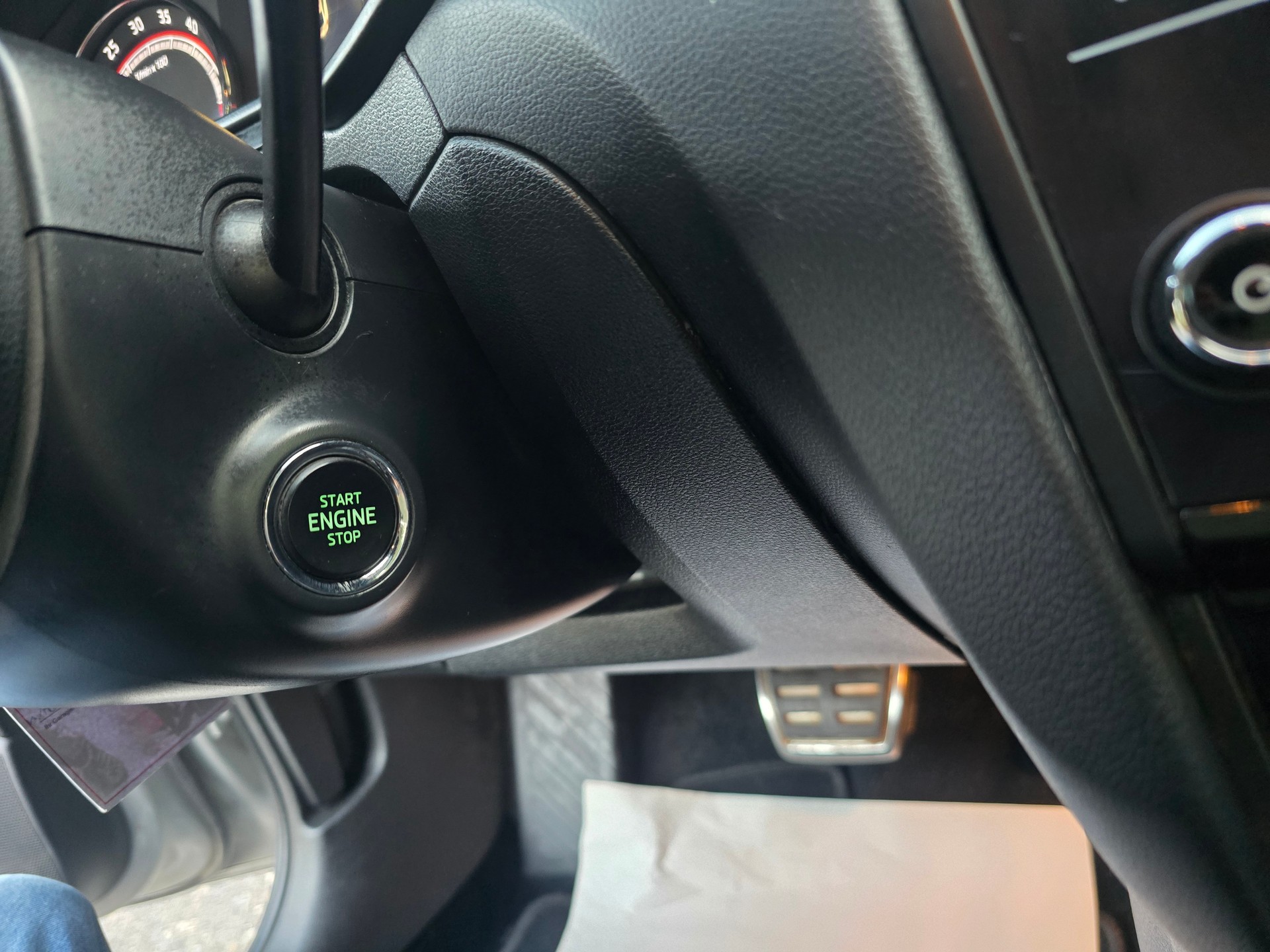 SKODA Octavia Combi 2.0 TDI RS 4x4 DSG-image-18