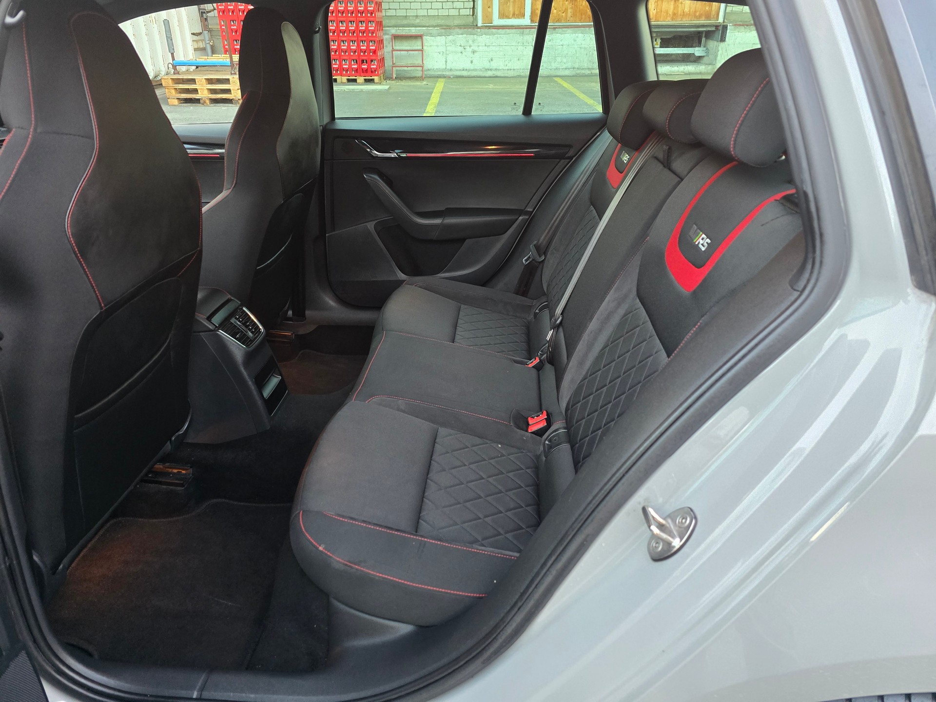 SKODA Octavia Combi 2.0 TDI RS 4x4 DSG-image-12
