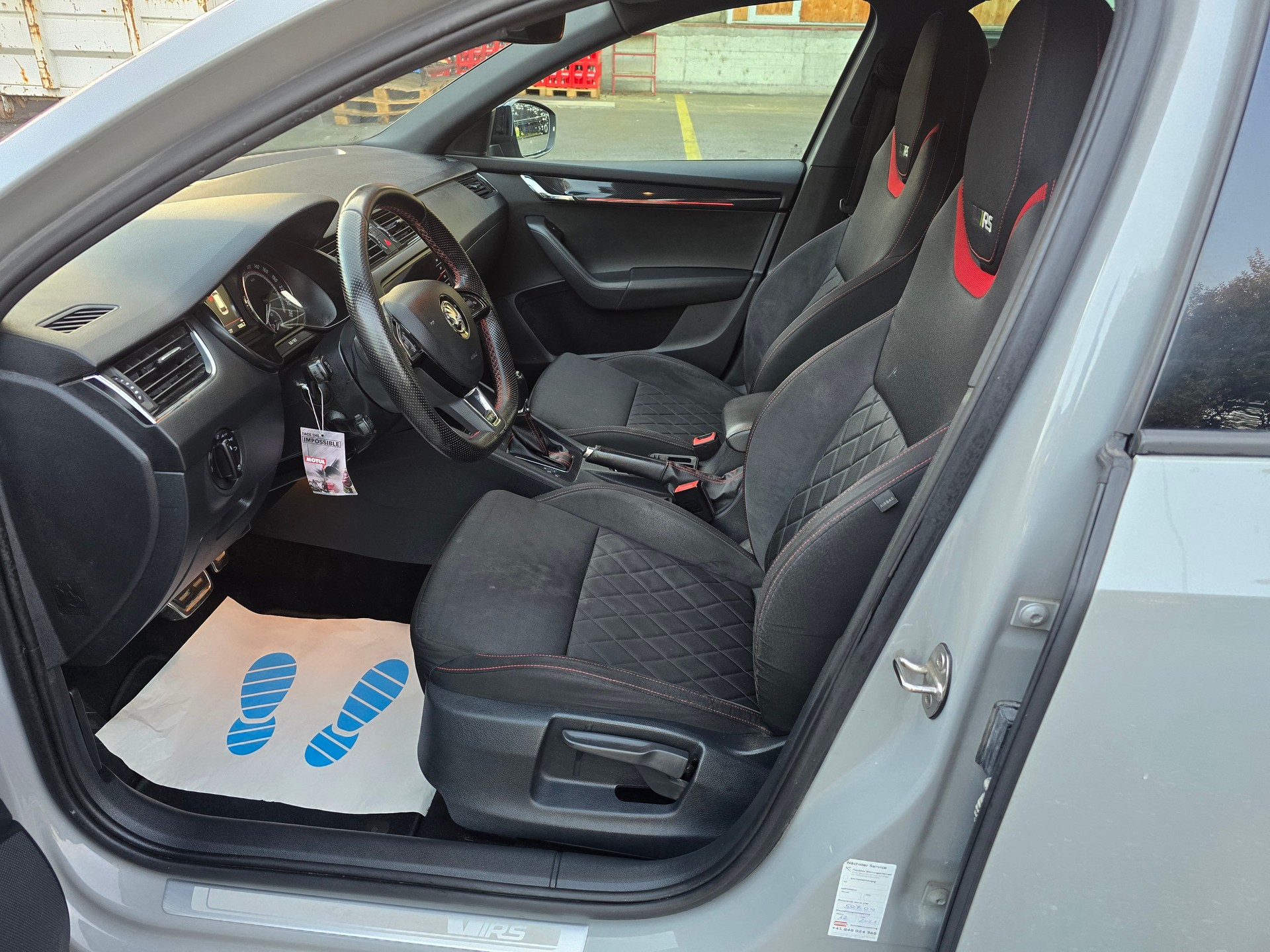 SKODA Octavia Combi 2.0 TDI RS 4x4 DSG-image-9