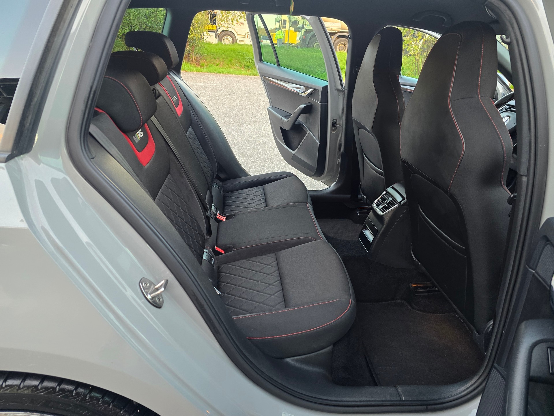 SKODA Octavia Combi 2.0 TDI RS 4x4 DSG-image-14