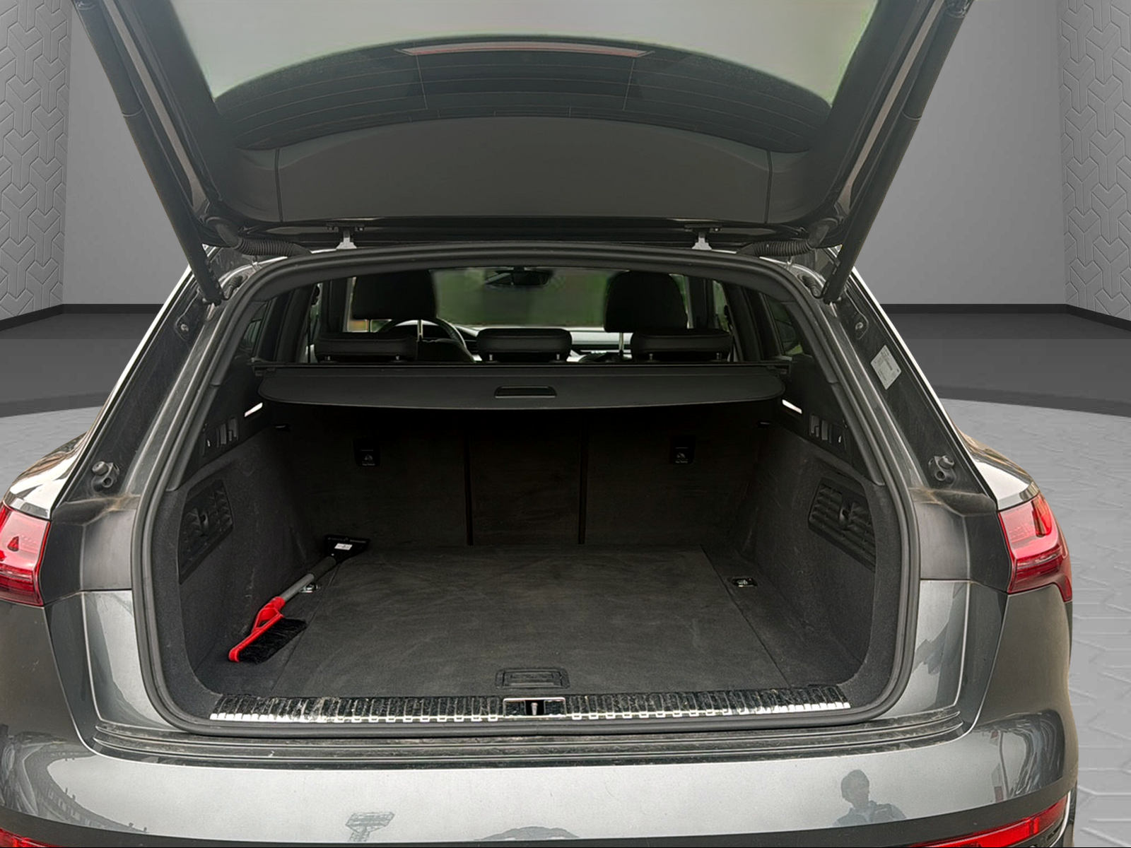 AUDI e-tron 55 S Line Black Edition quattro-image-9