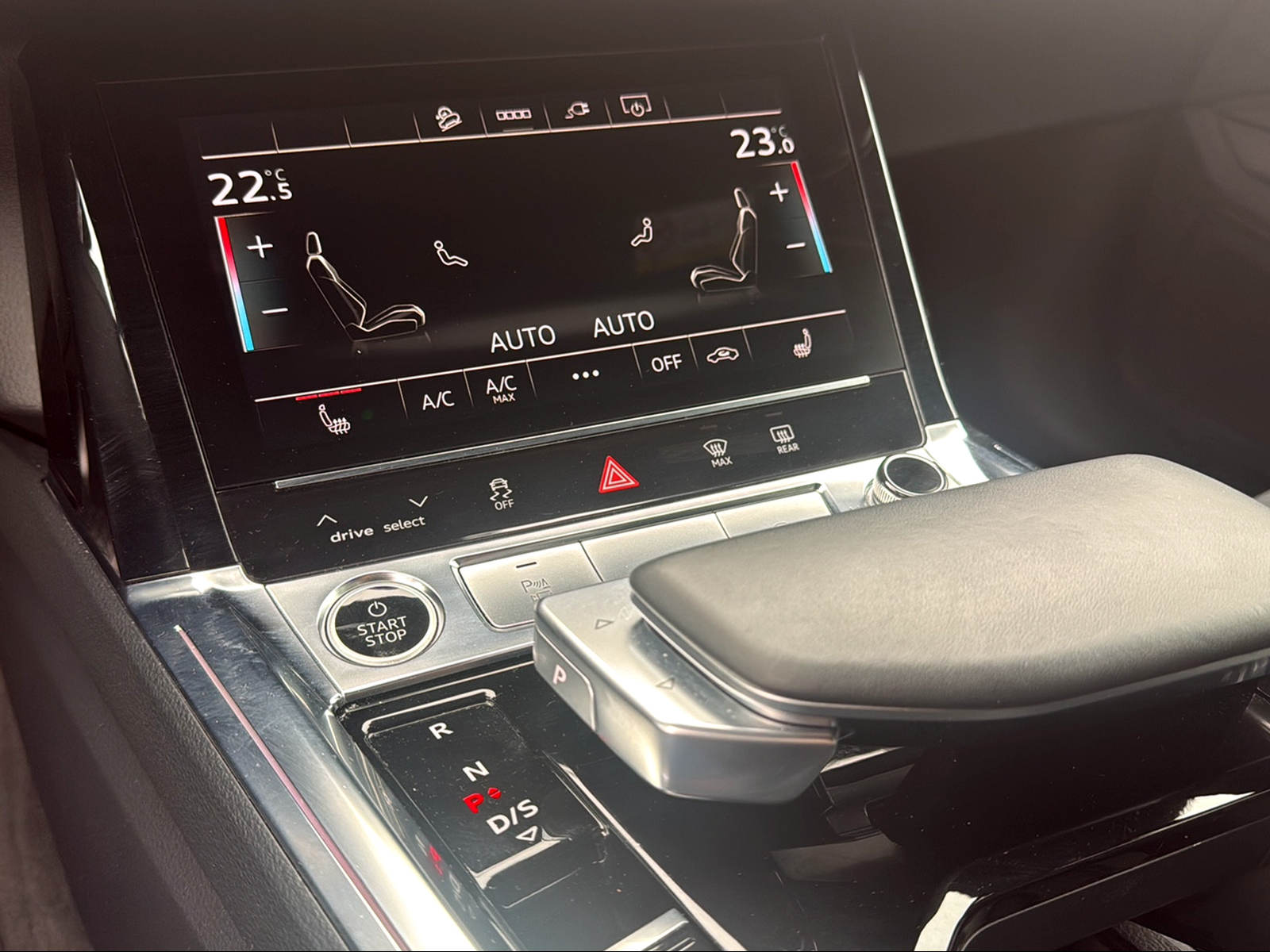 AUDI e-tron 55 S Line Black Edition quattro-image-14