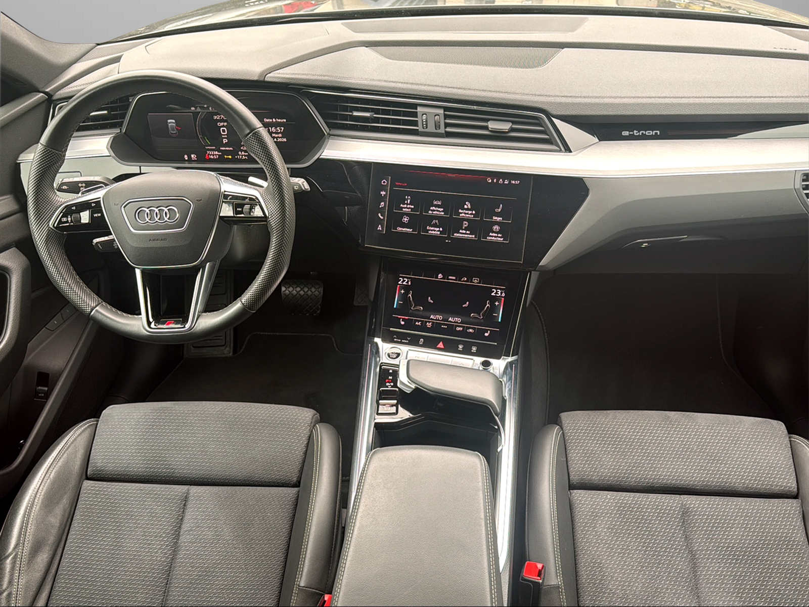 AUDI e-tron 55 S Line Black Edition quattro-image-12