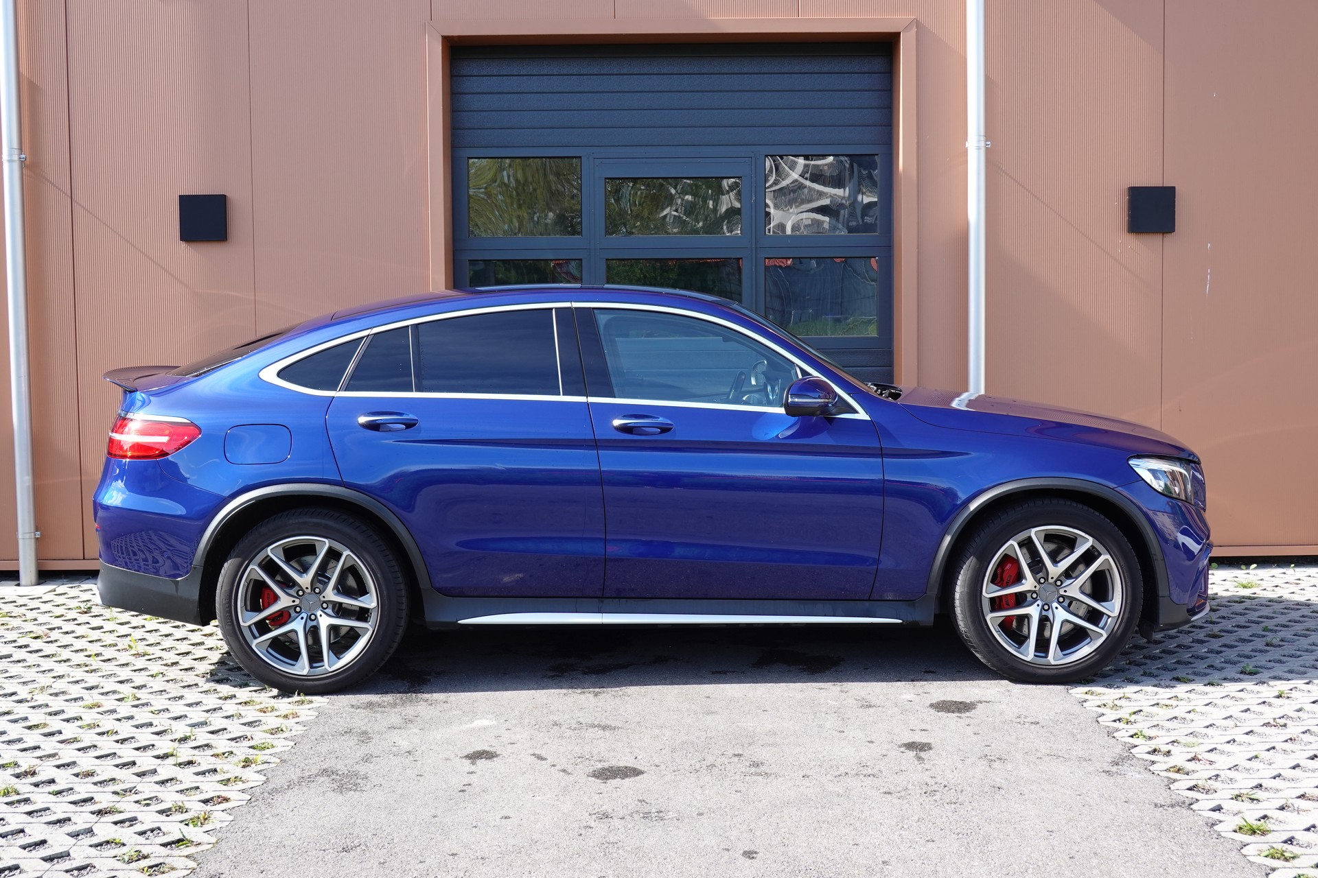 MERCEDES-BENZ GLC Coupé 63 S AMG Edition 1 4Matic+ 9G-Tronic - "Toit Ouvrant * Pack Mémoire * Tempomat Adapt. * Sièges Elect. Chauffant"-image-3