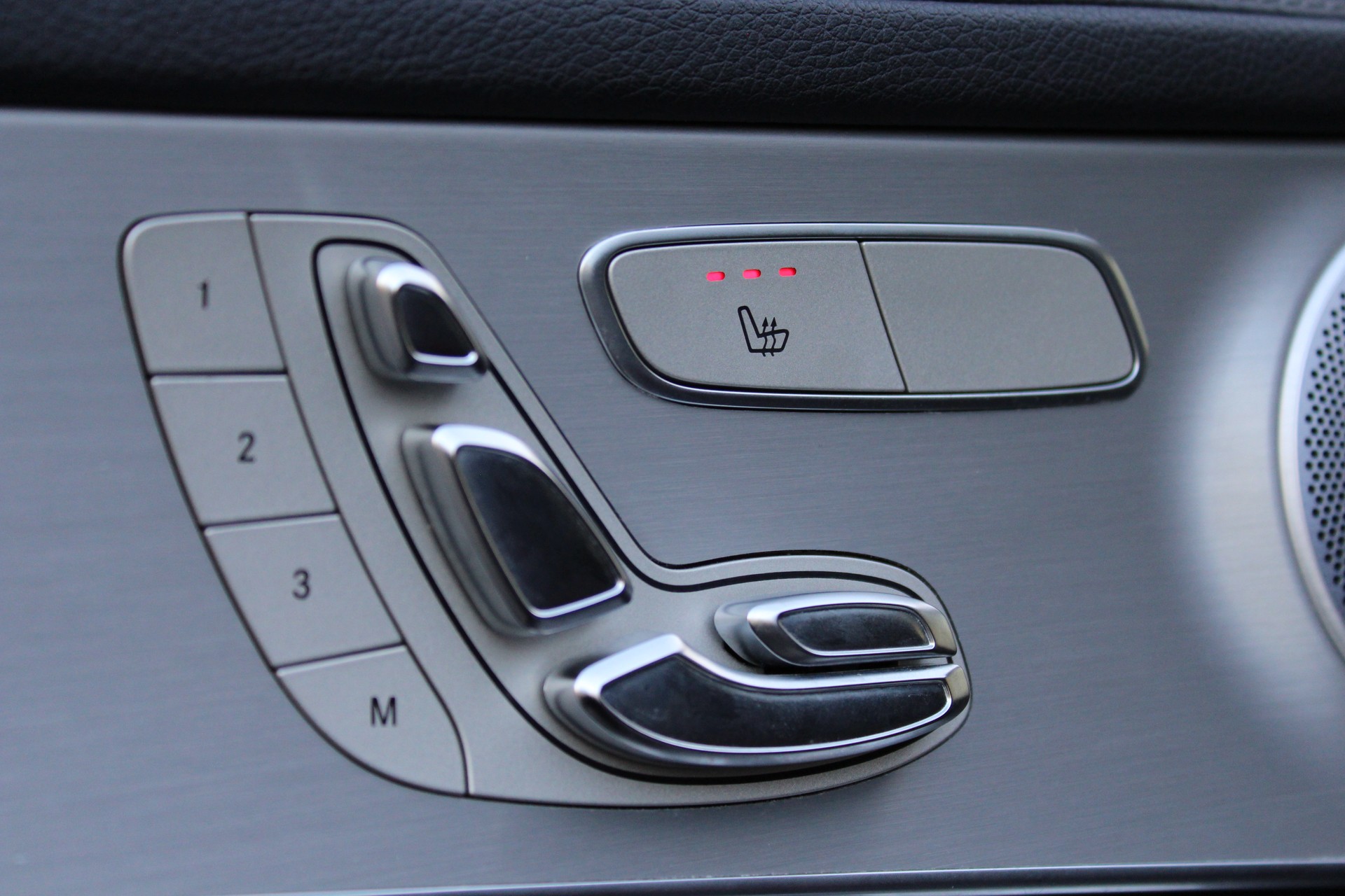 MERCEDES-BENZ GLC Coupé 63 S AMG Edition 1 4Matic+ 9G-Tronic - "Toit Ouvrant * Pack Mémoire * Tempomat Adapt. * Sièges Elect. Chauffant"-image-19