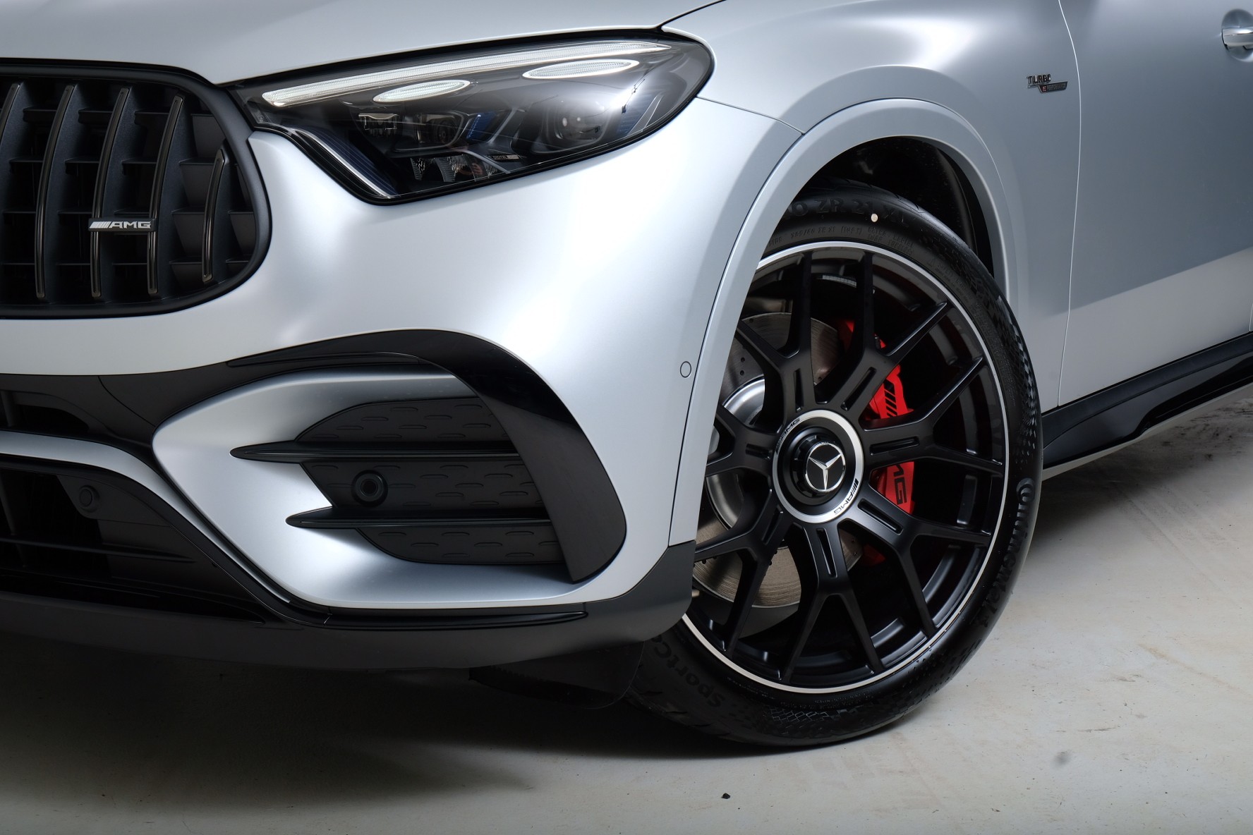 MERCEDES-BENZ GLC AMG 63 S e Performance 9G-Tronic-showroom-element-1