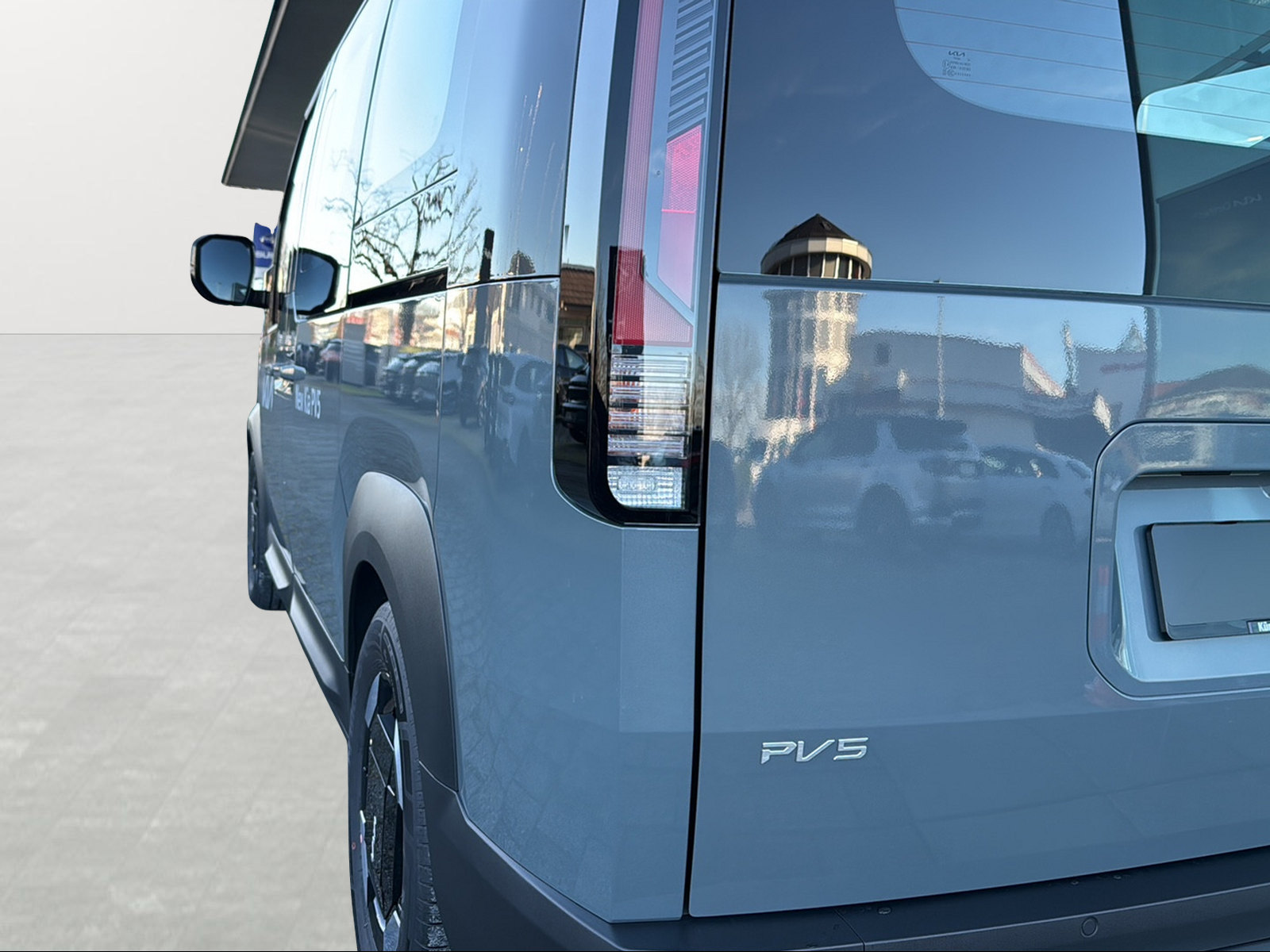 KIA PV5 71.2 kWh Plus-image-19