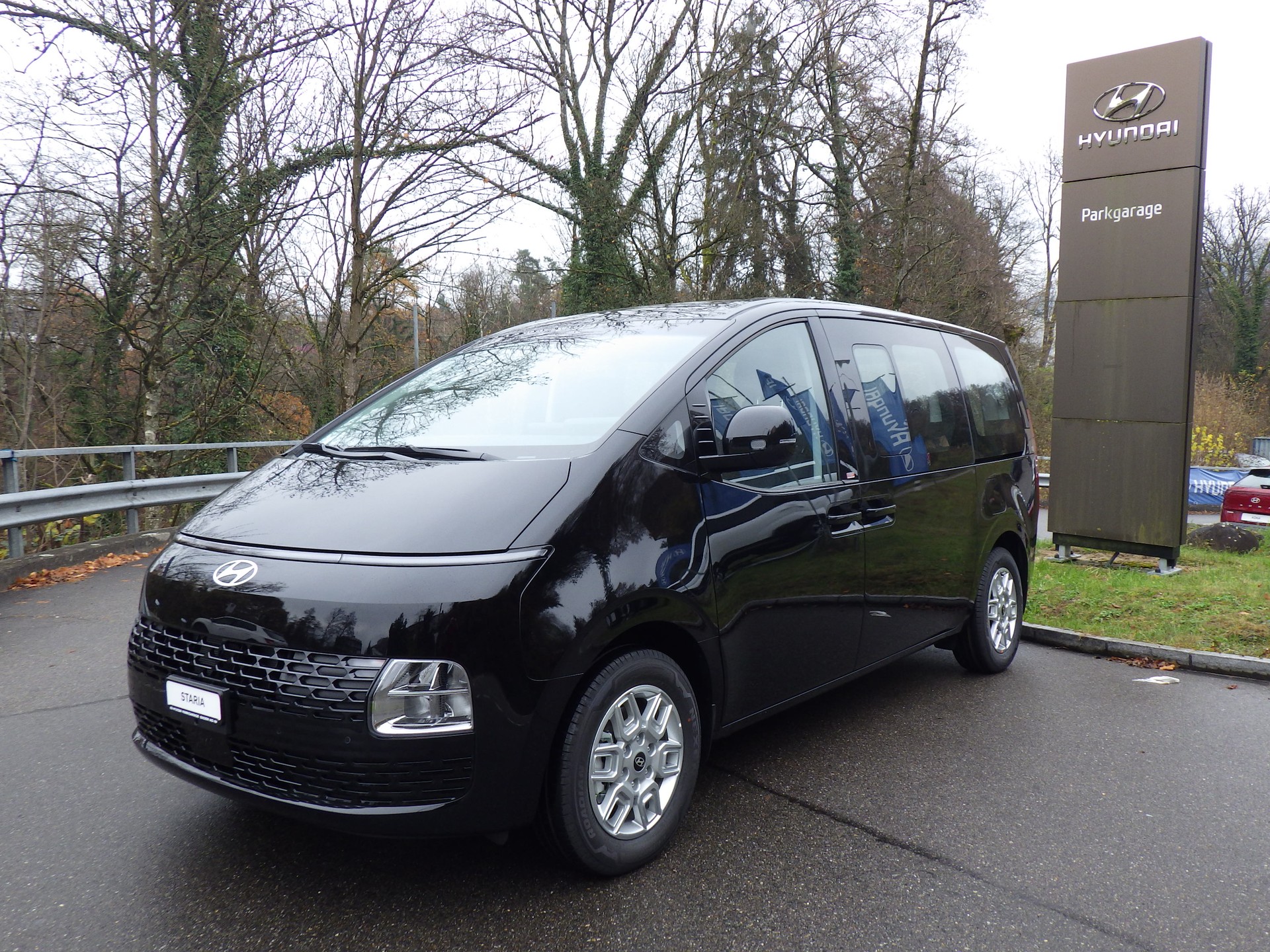 HYUNDAI Staria Wagon 1.6 T-GDi HEV Amplia A