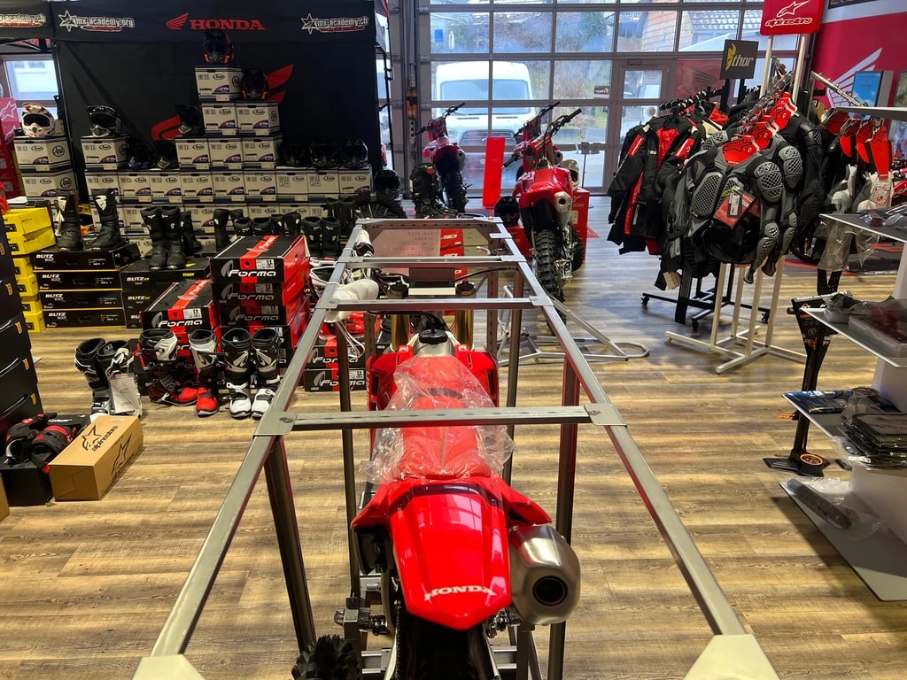 HONDA ** CRF250R ** **2026** Neufahrzeug in Kiste-showroom-element-3