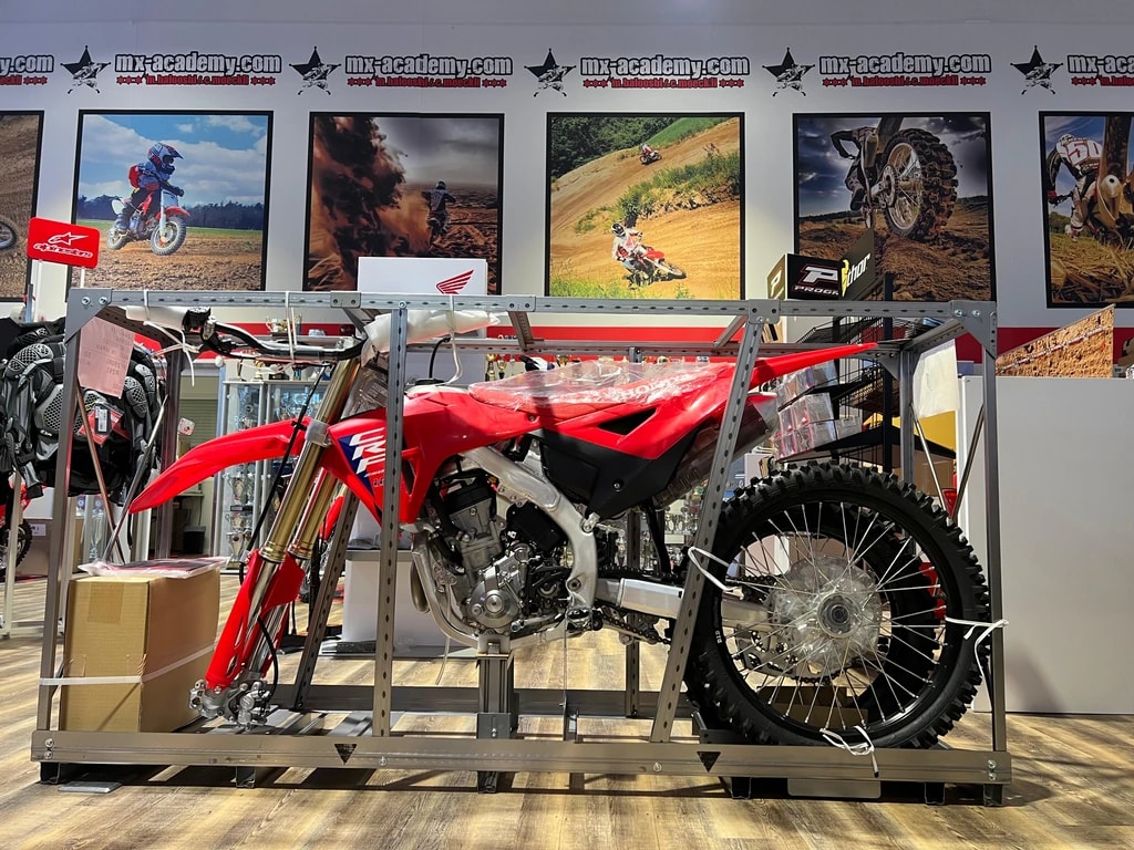 HONDA ** CRF250R ** **2026** Neufahrzeug in Kiste-showroom-element-2