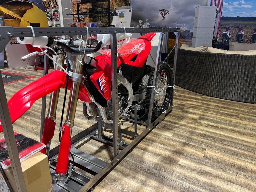 HONDA ** CRF250R ** **2026** Neufahrzeug in Kiste-showroom-element-1