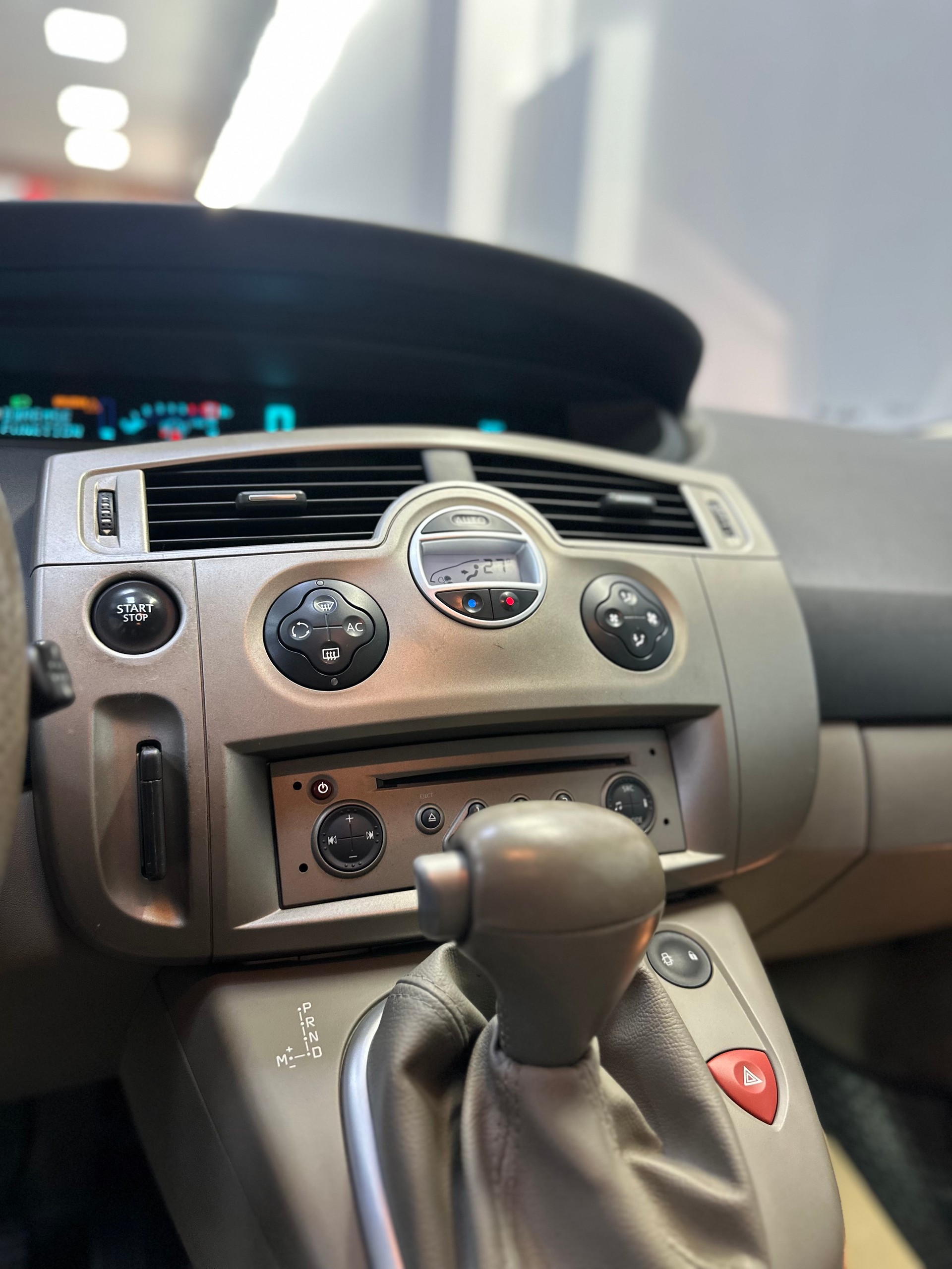 RENAULT Scénic 2.0 16V Dynamique-image-10