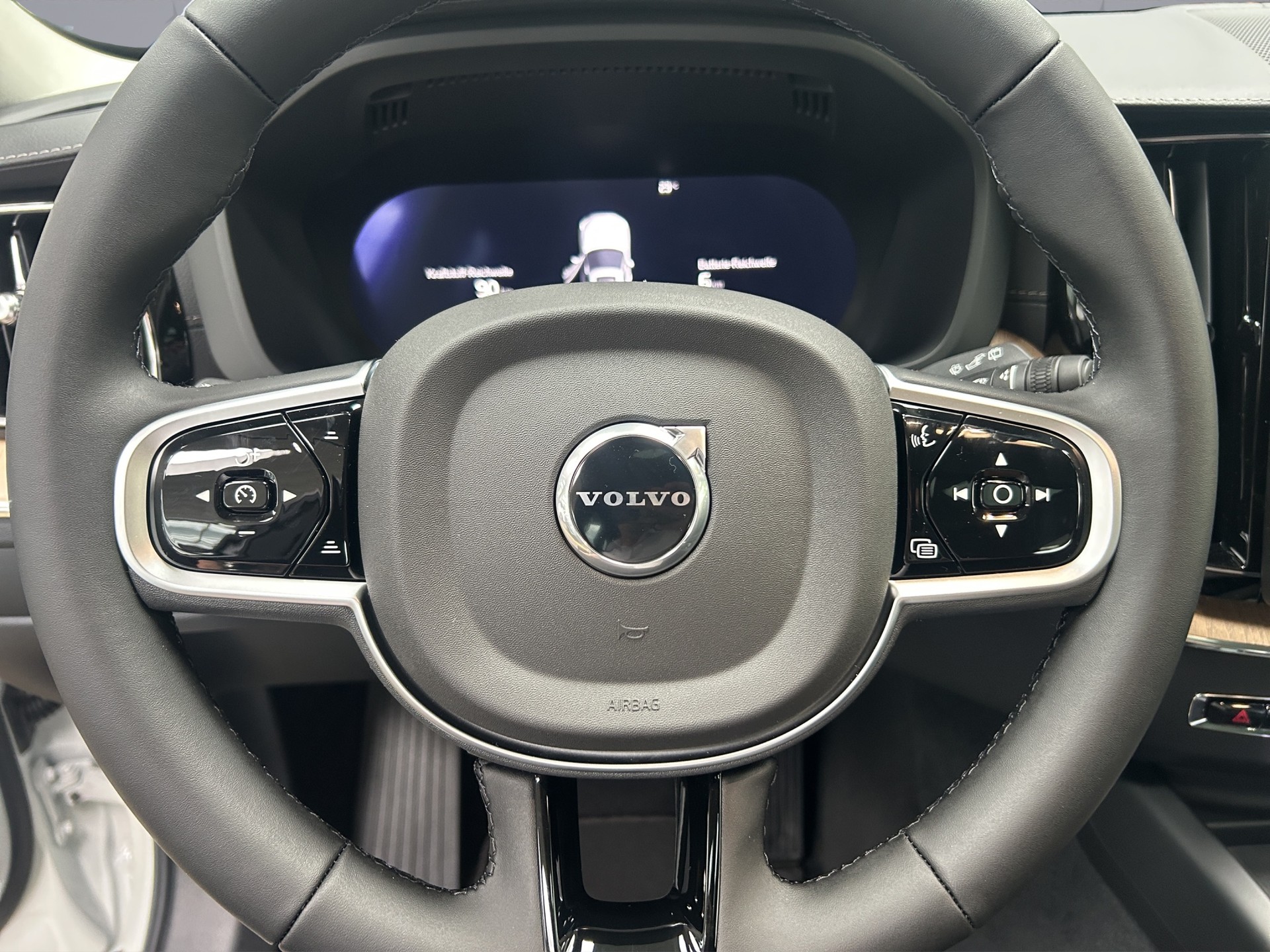 VOLVO XC60 2.0 T8 TE Ultra Dark eAWD-image-10