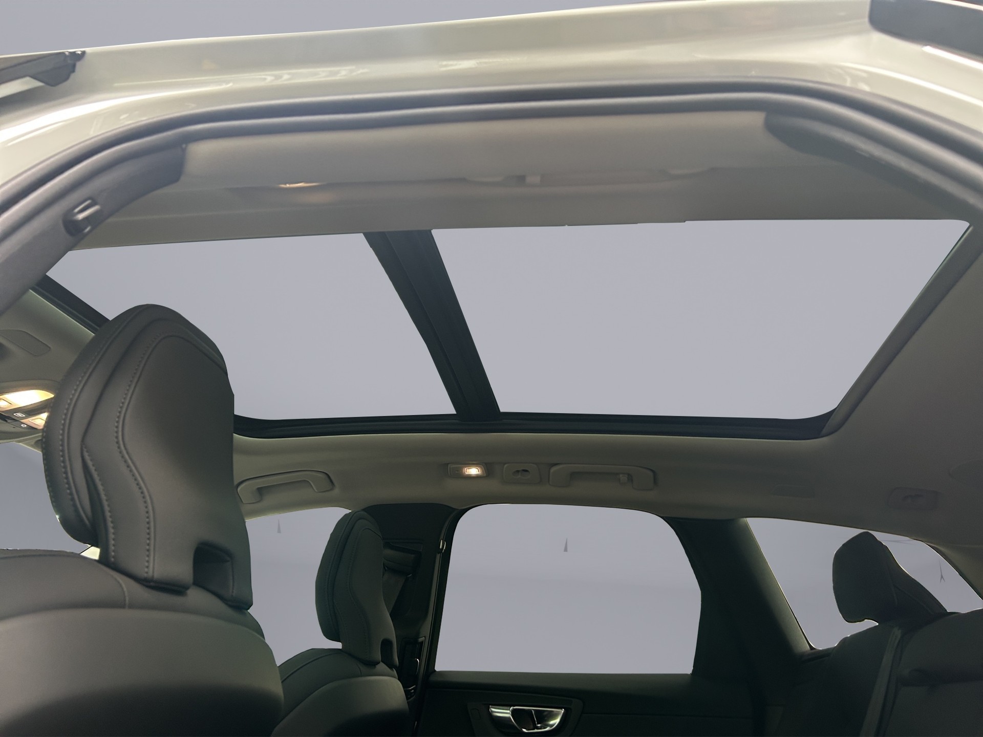 VOLVO XC60 2.0 T8 TE Ultra Dark eAWD-image-13