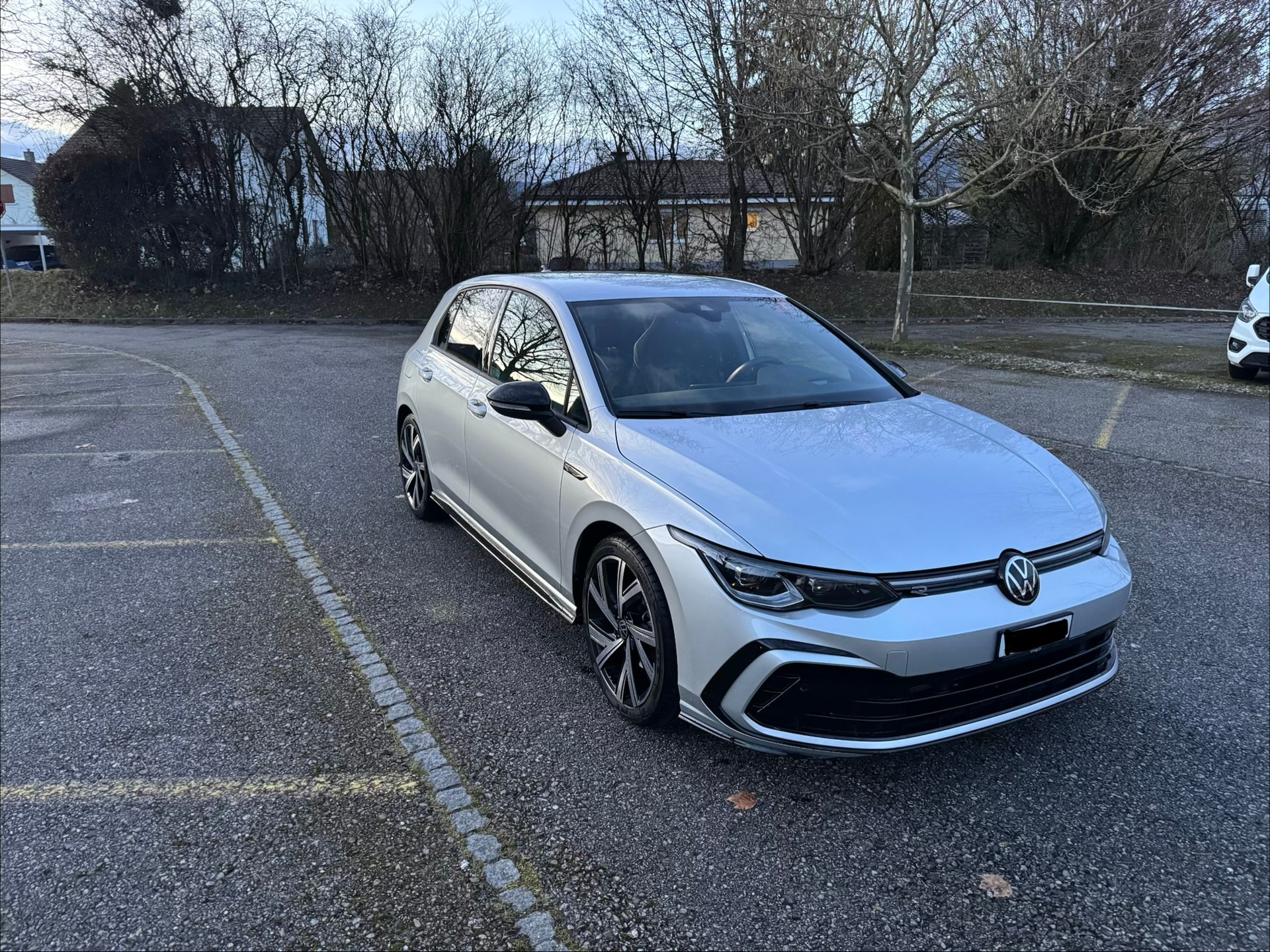 VW Golf 1.5 eTSI mHEV ACT R-Line 75 Edition DSG-image-0