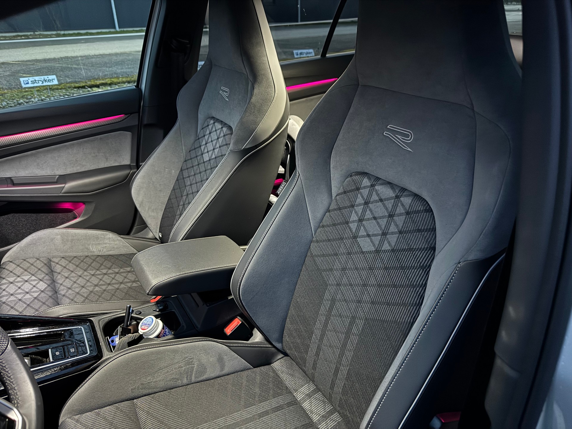 VW Golf 1.5 eTSI mHEV ACT R-Line 75 Edition DSG-image-5