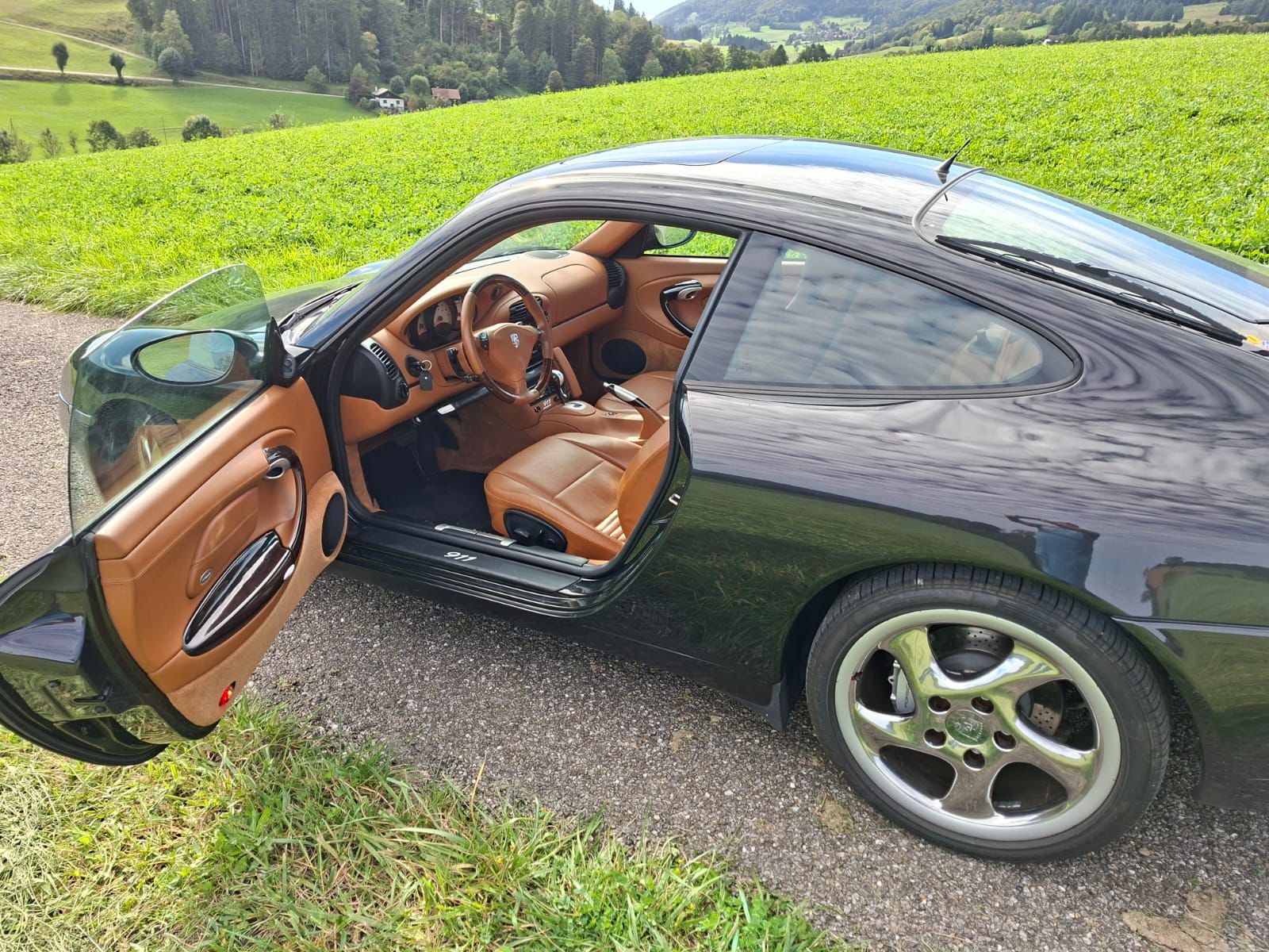 PORSCHE 911 Carrera 4 Millenium-image-9