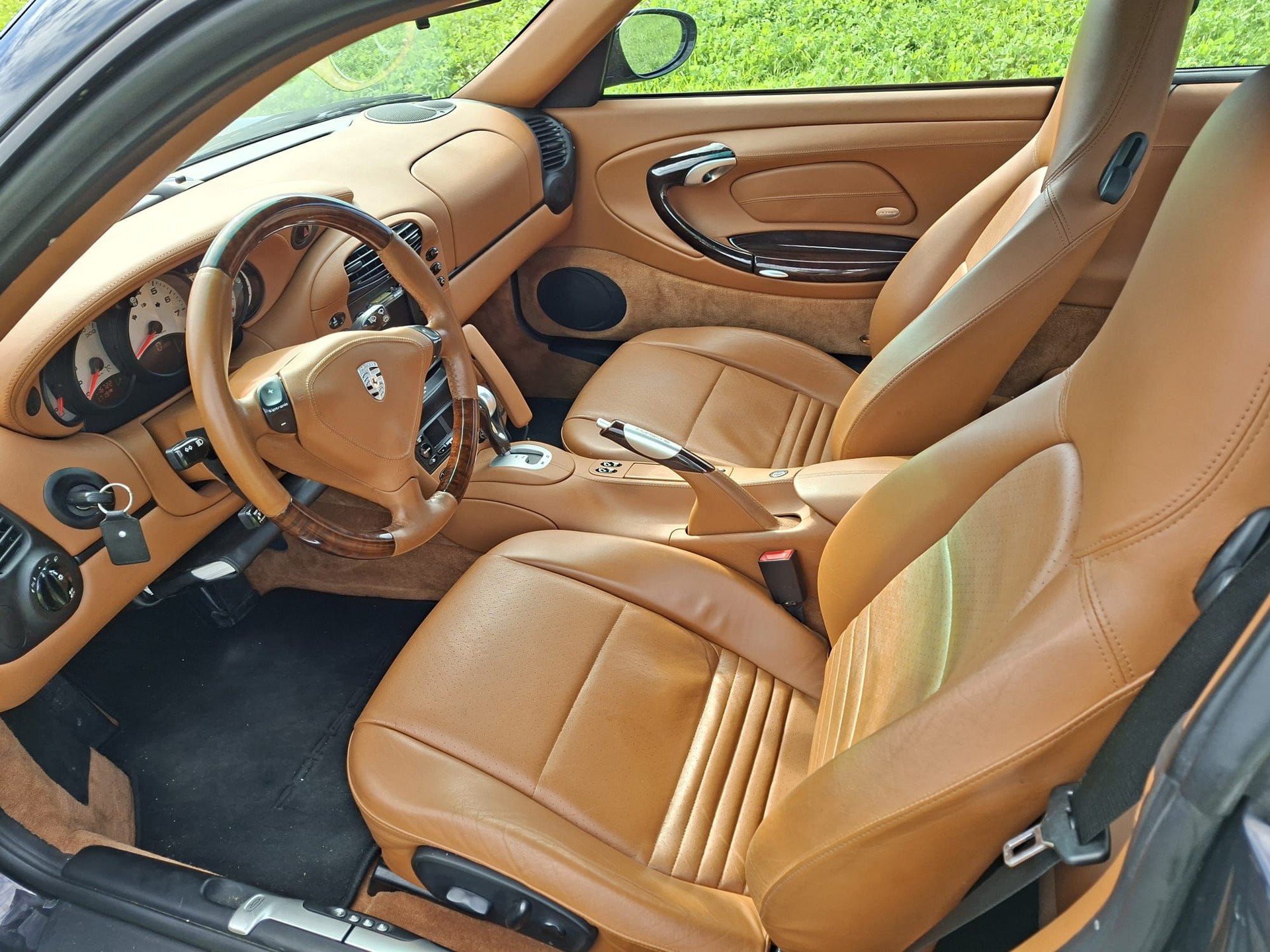 PORSCHE 911 Carrera 4 Millenium-image-14