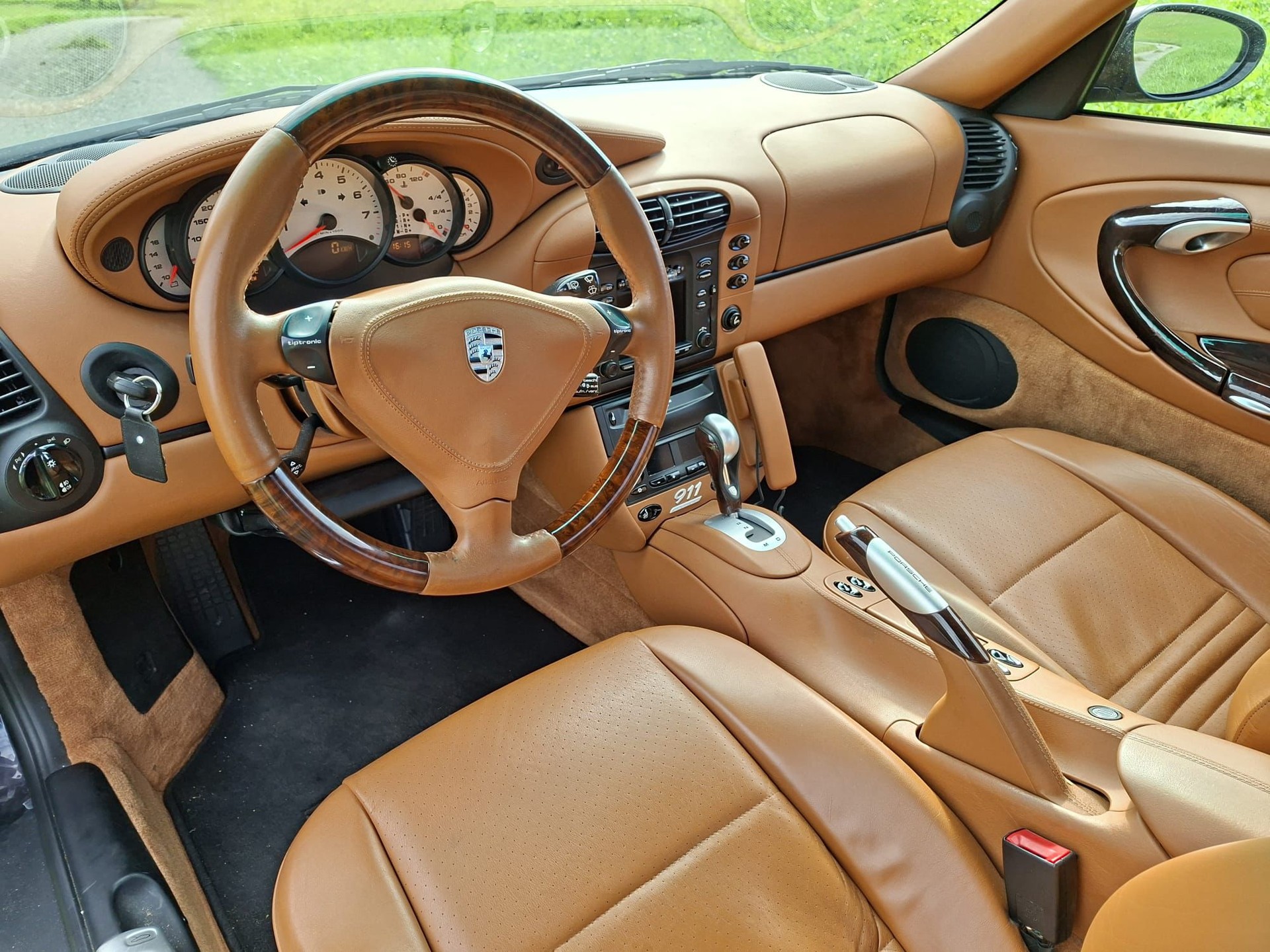 PORSCHE 911 Carrera 4 Millenium-image-13