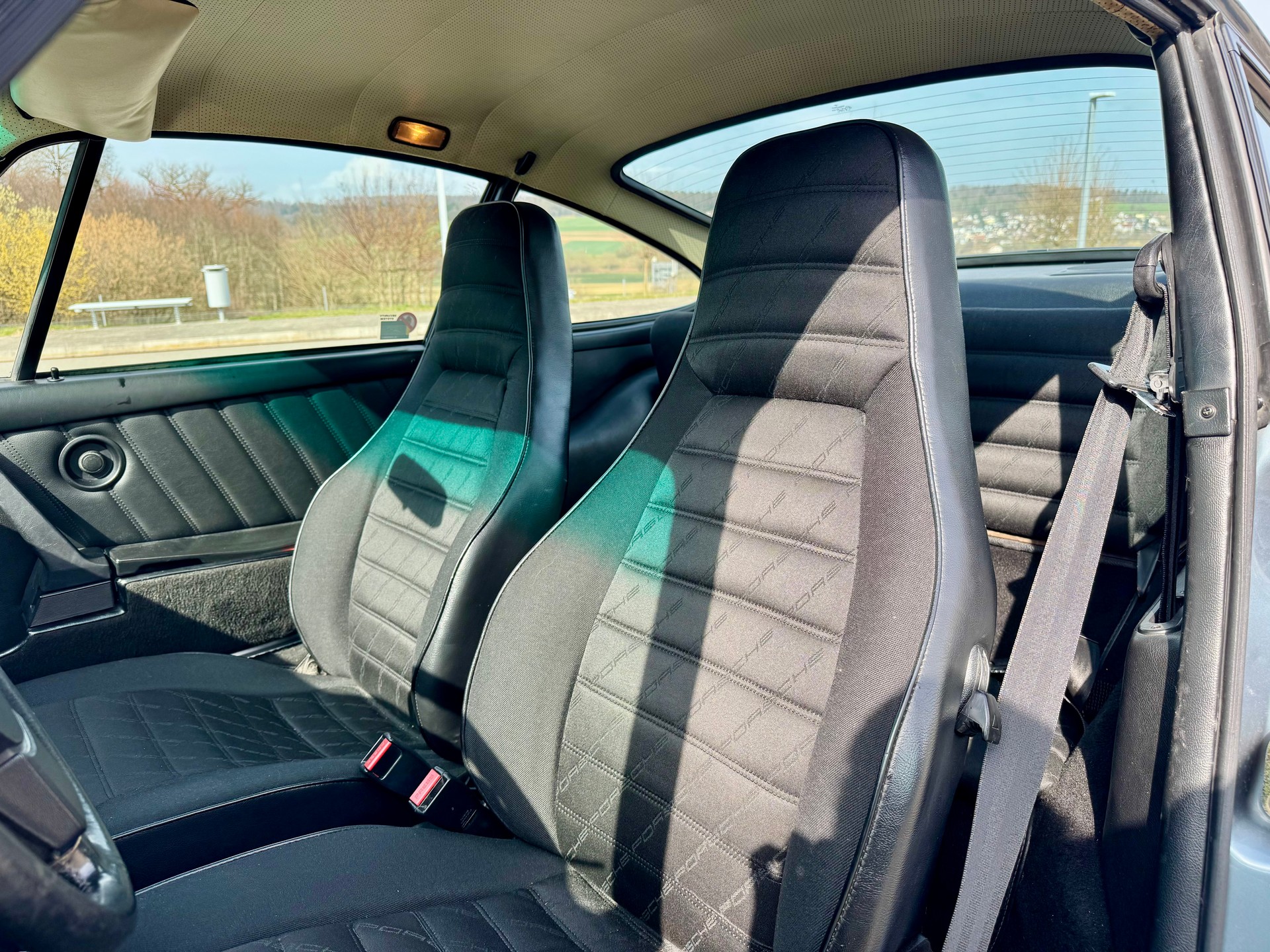 PORSCHE 911 Carrera-image-6