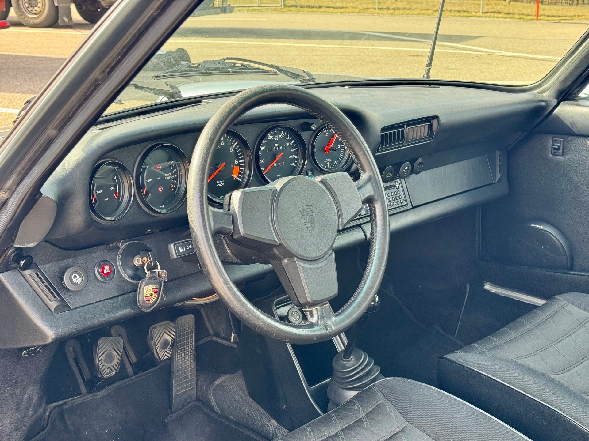 PORSCHE 911 Carrera-image-7