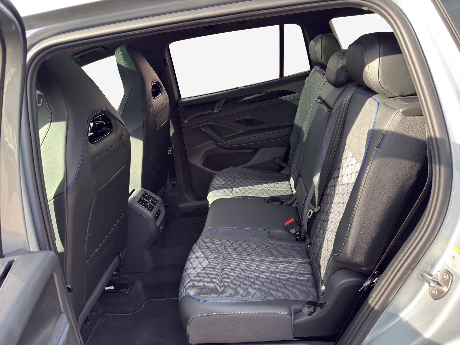 VW Tayron 2.0 TSI R-Line DSG 4Motion-image-11
