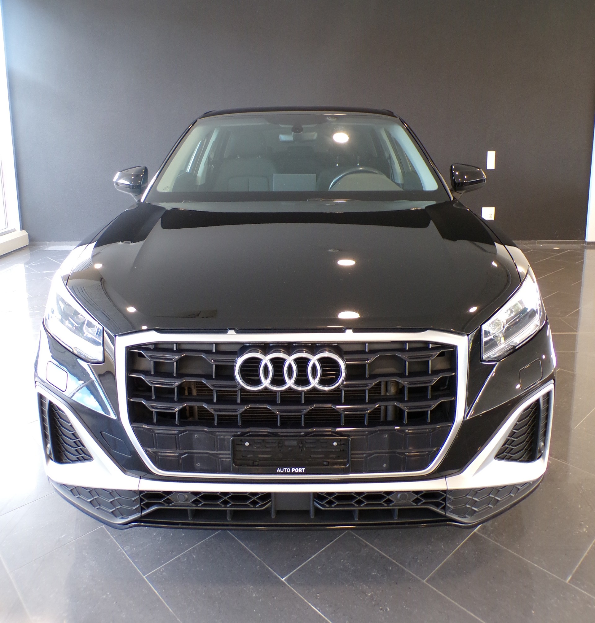 AUDI Q2 35 TFSI S-tronic-showroom-element-2
