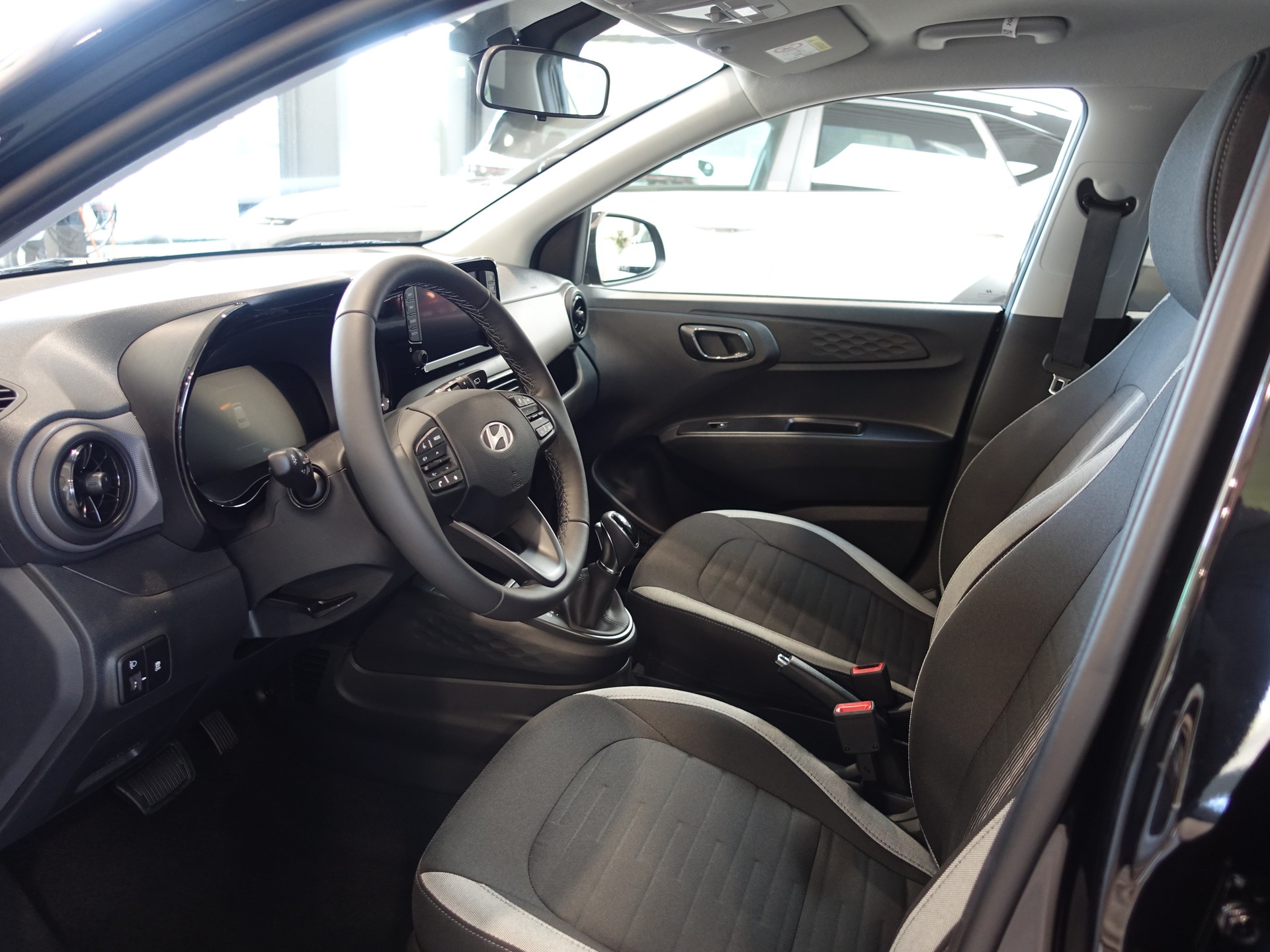 HYUNDAI i10 1.2 Amplia Aut.-image-7