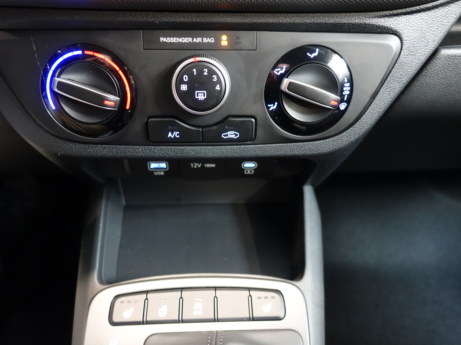 HYUNDAI i10 1.2 Amplia Aut.-image-15
