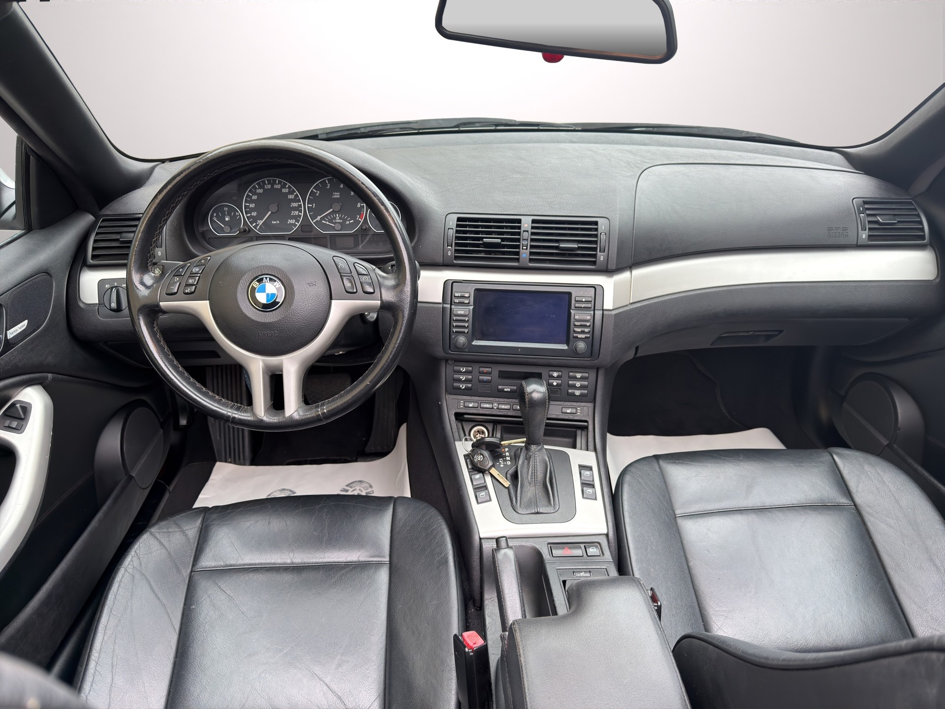 BMW 330Ci Cabriolet-image-11