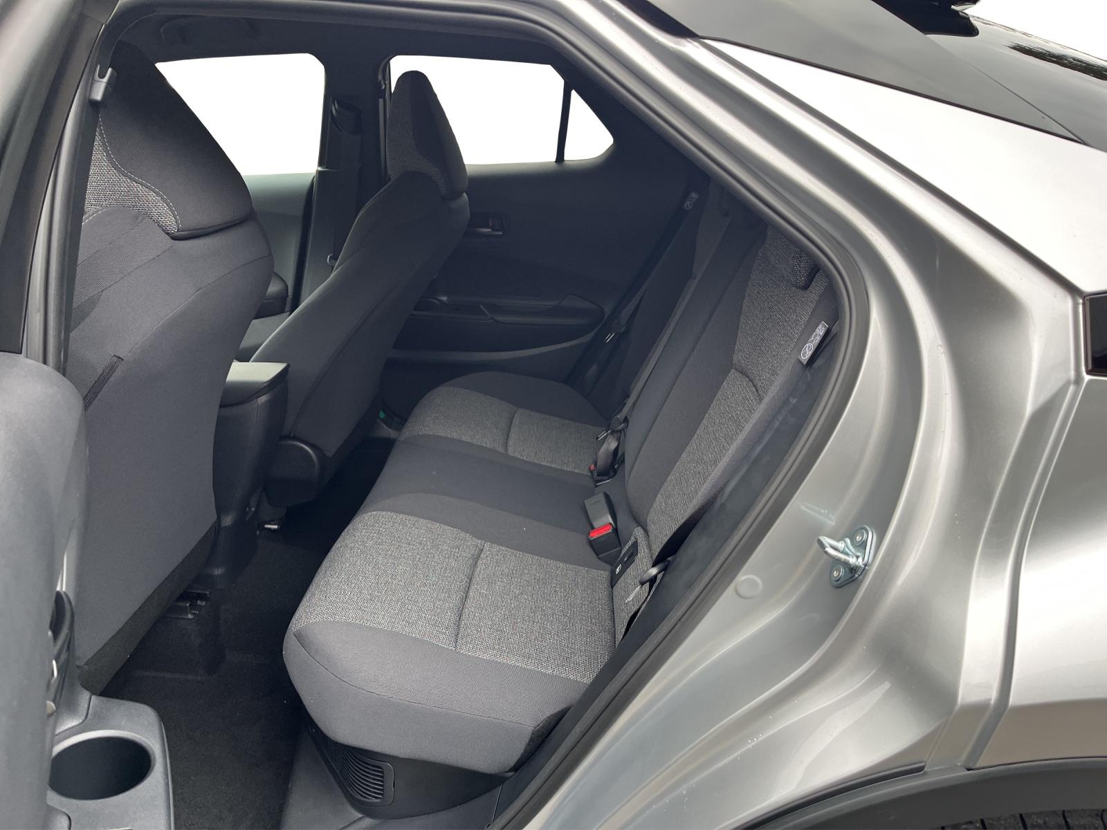 TOYOTA C-HR 2.0 HEV Swiss Edition 4x4-image-10