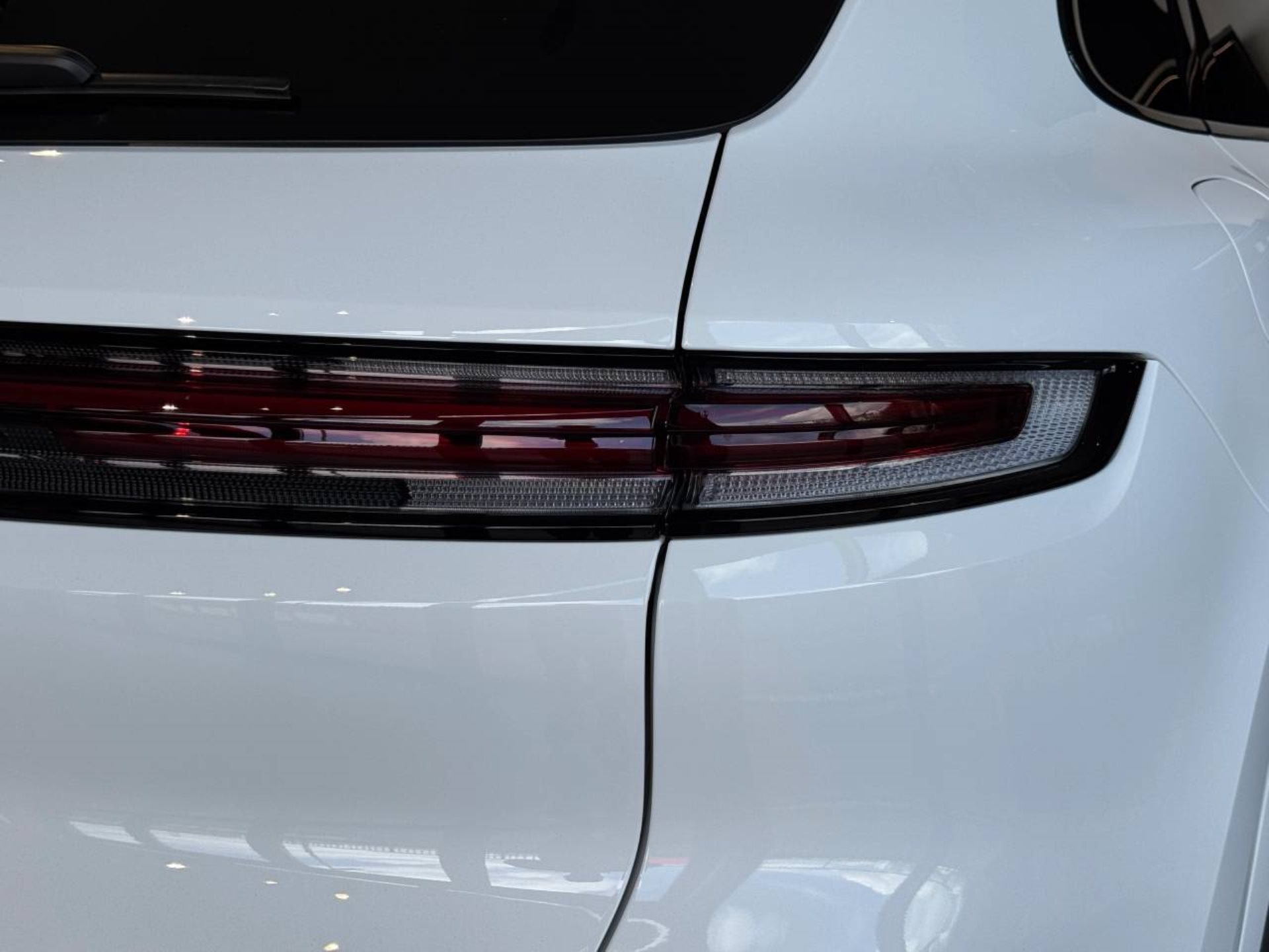 PORSCHE Cayenne Black Edition-image-34