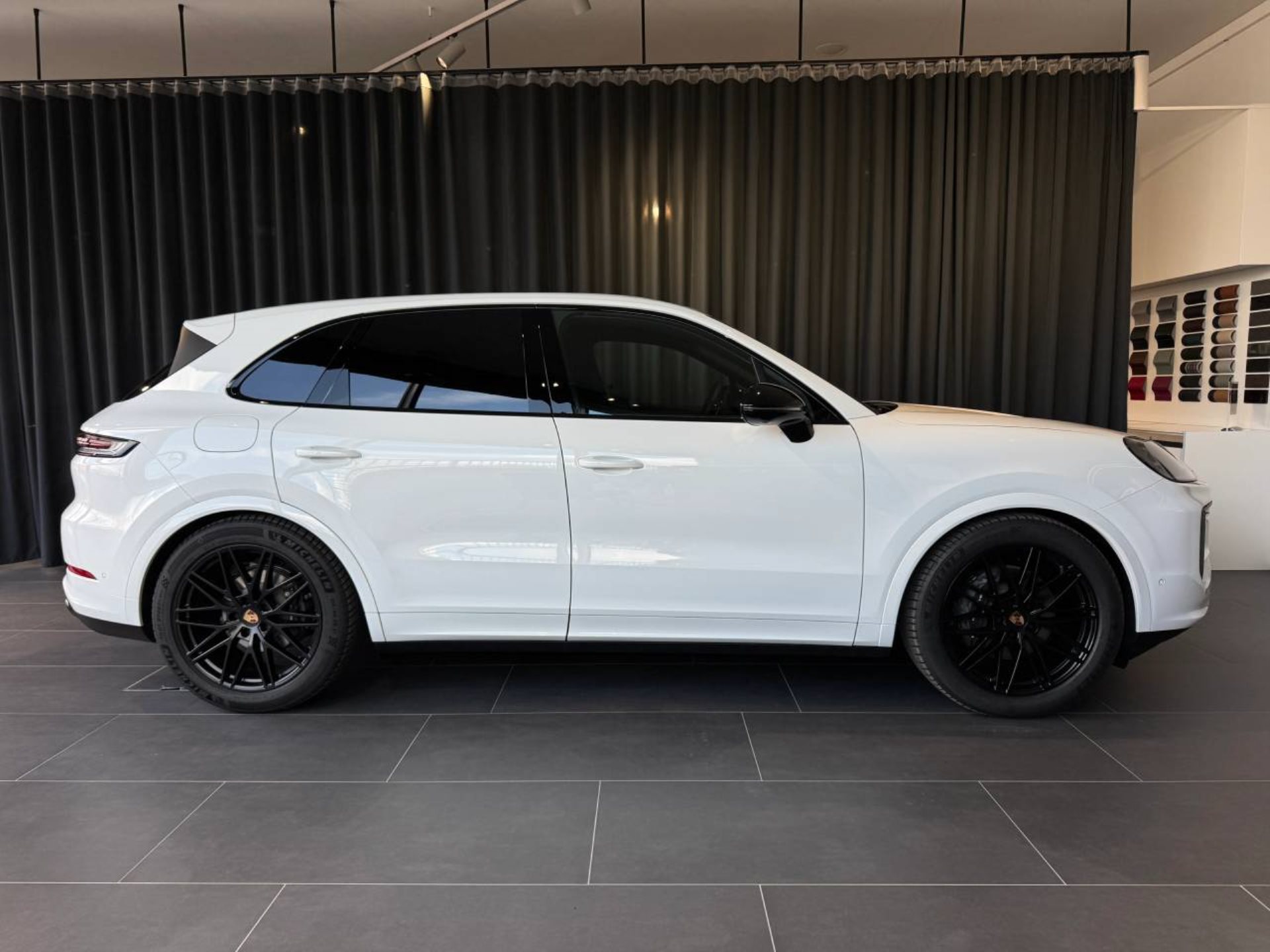 PORSCHE Cayenne Black Edition-image-8