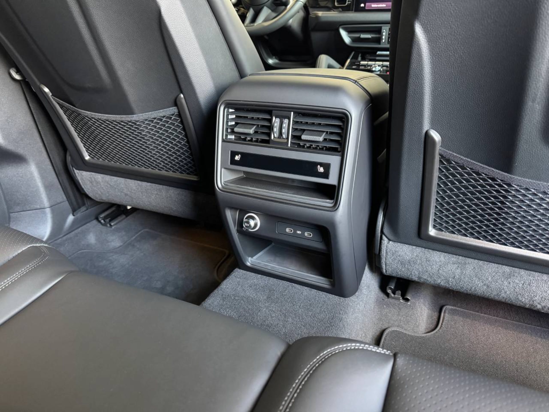 PORSCHE Cayenne Black Edition-image-27