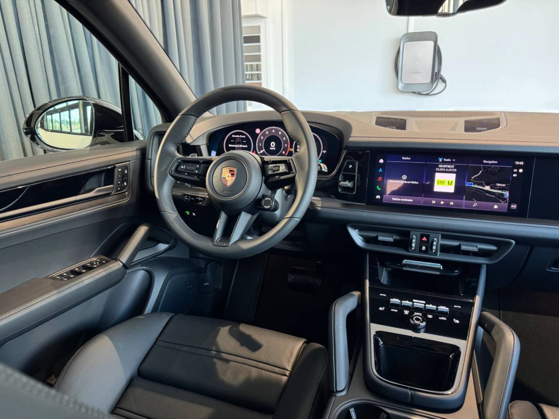 PORSCHE Cayenne Black Edition-image-15