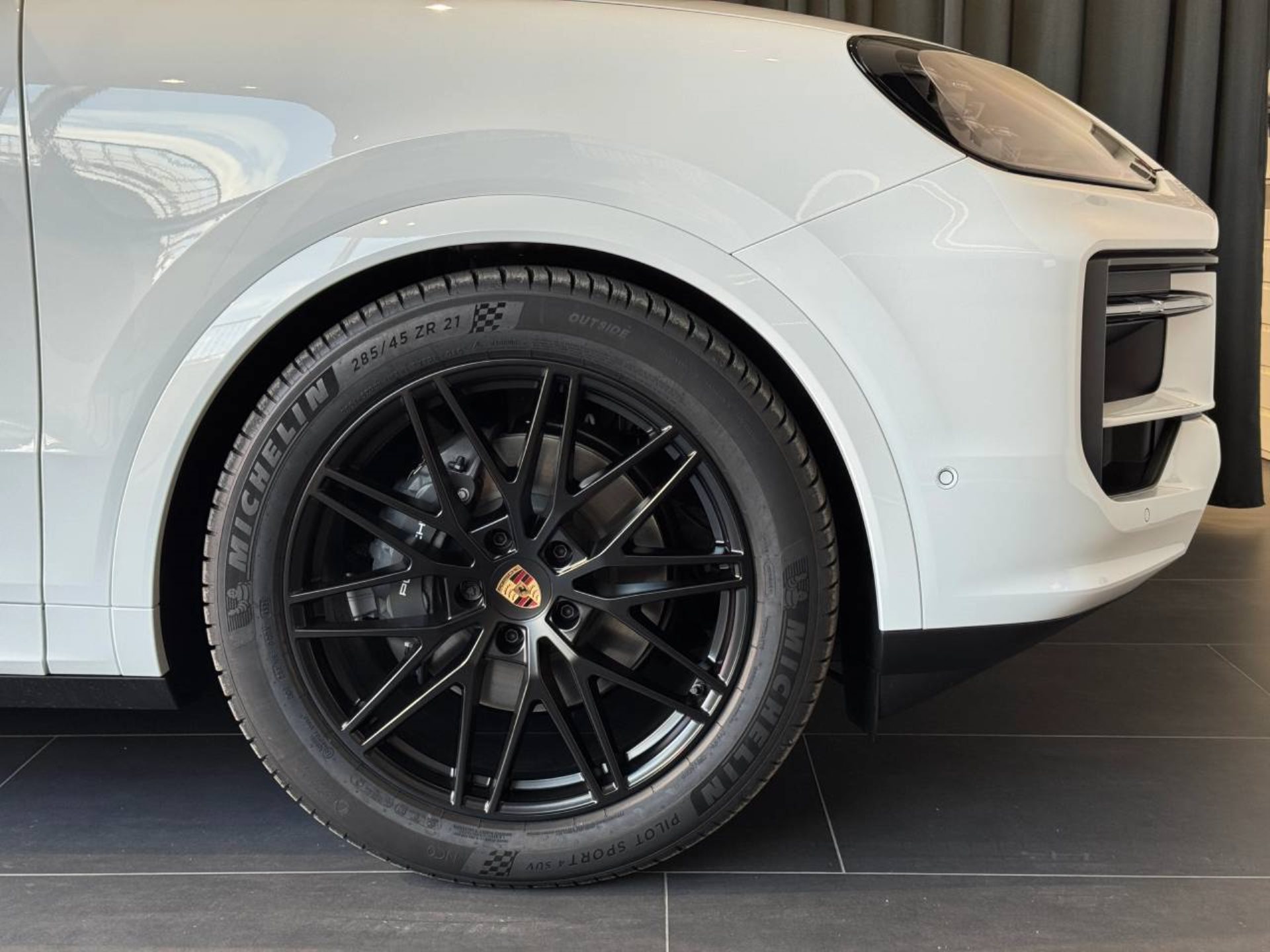 PORSCHE Cayenne Black Edition-image-13
