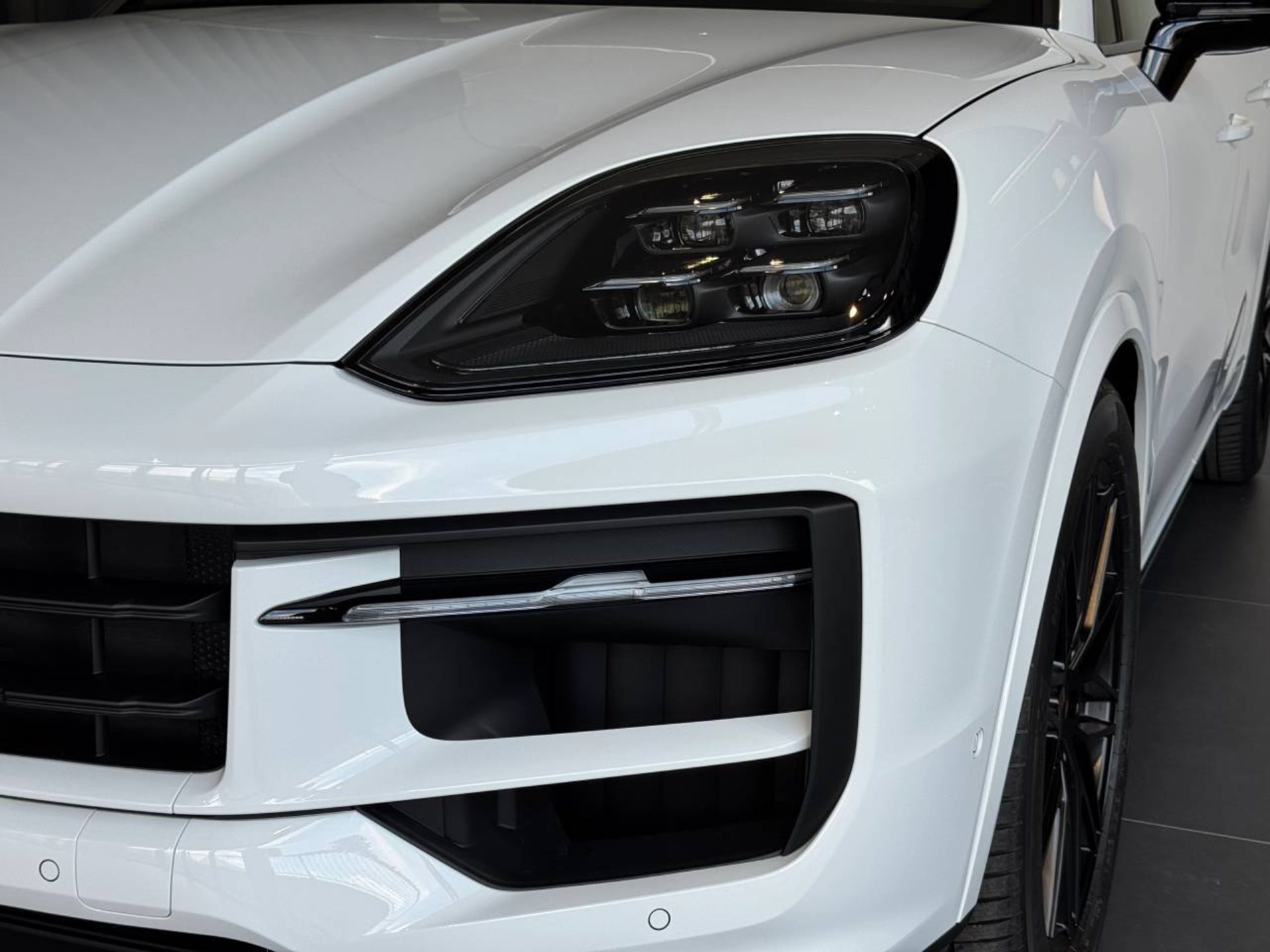 PORSCHE Cayenne Black Edition-image-31