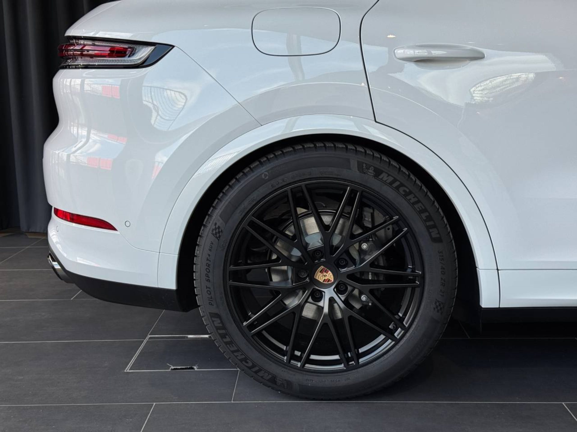 PORSCHE Cayenne Black Edition-image-12