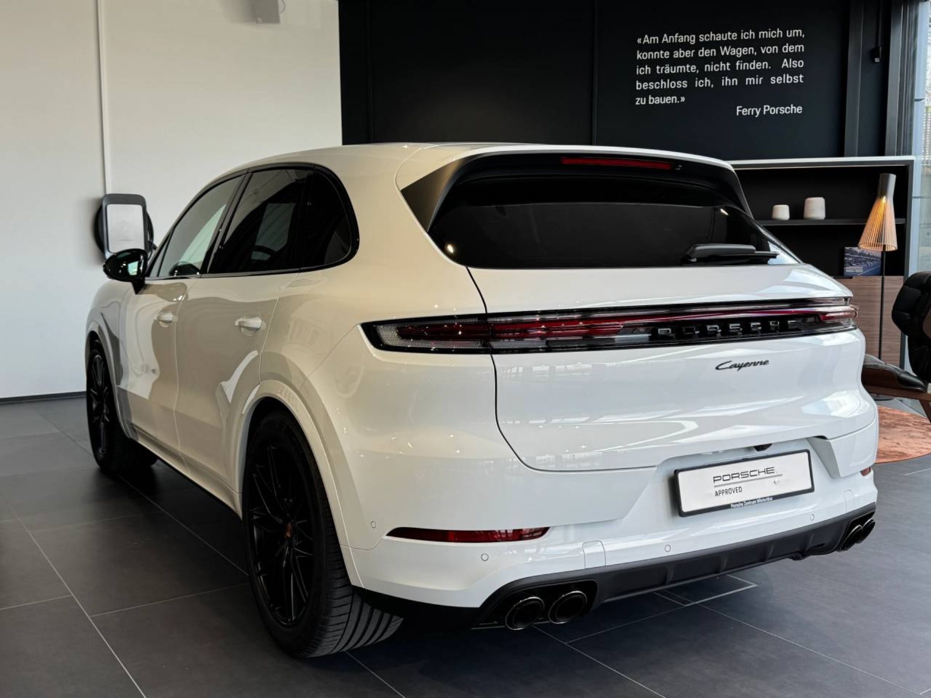 PORSCHE Cayenne Black Edition-showroom-element-2