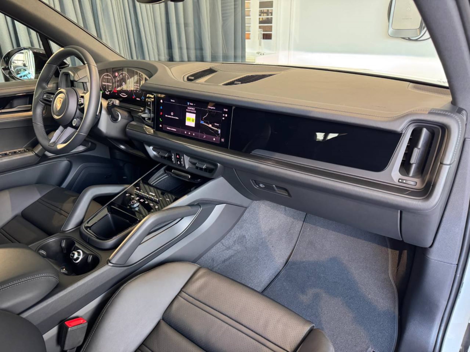 PORSCHE Cayenne Black Edition-image-21
