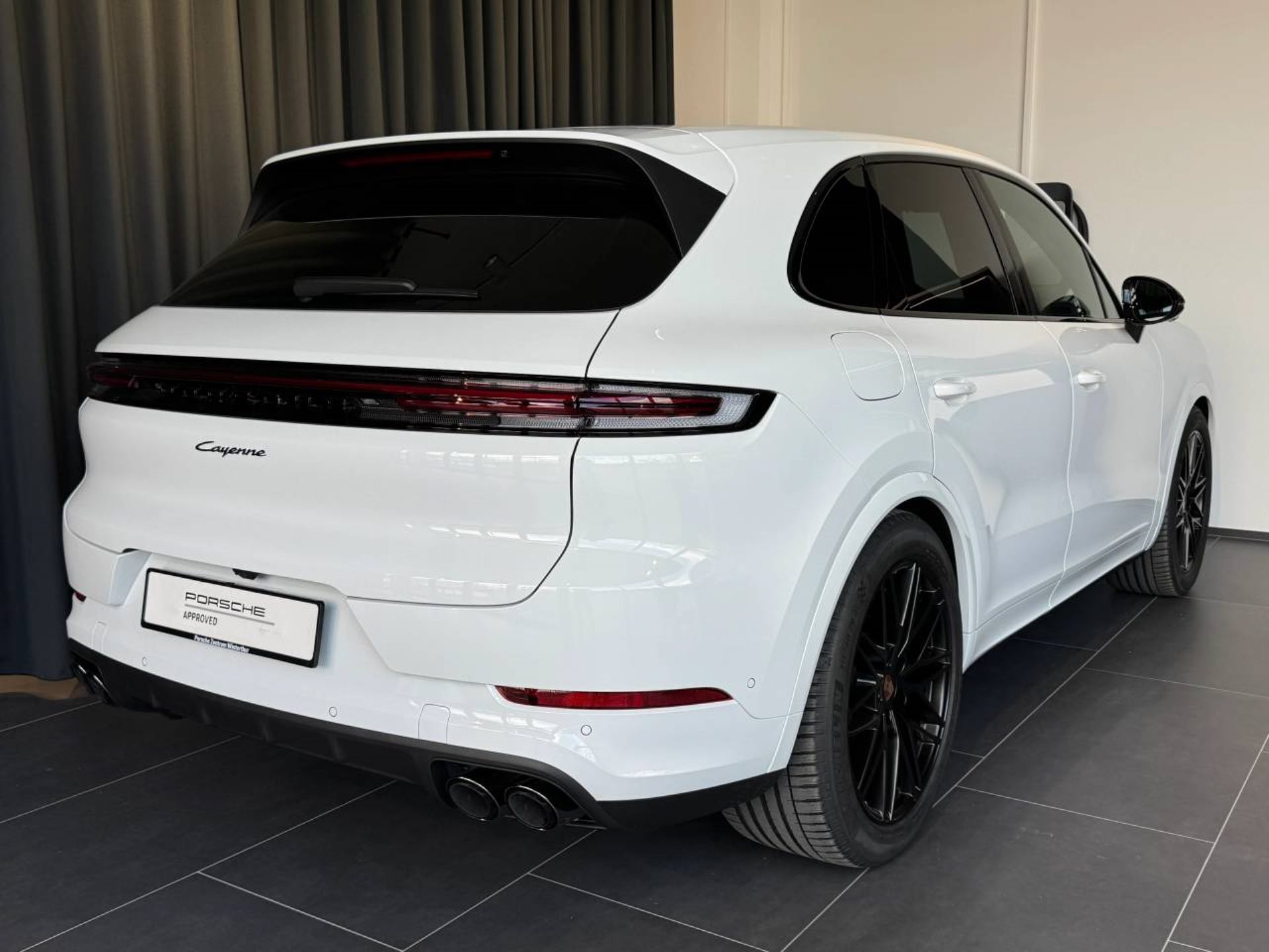 PORSCHE Cayenne Black Edition-image-7