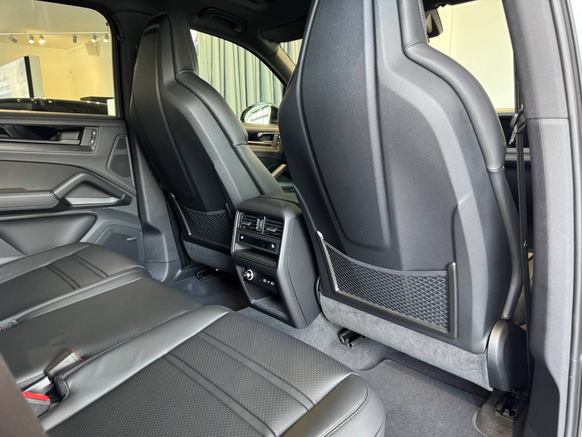 PORSCHE Cayenne Black Edition-image-26