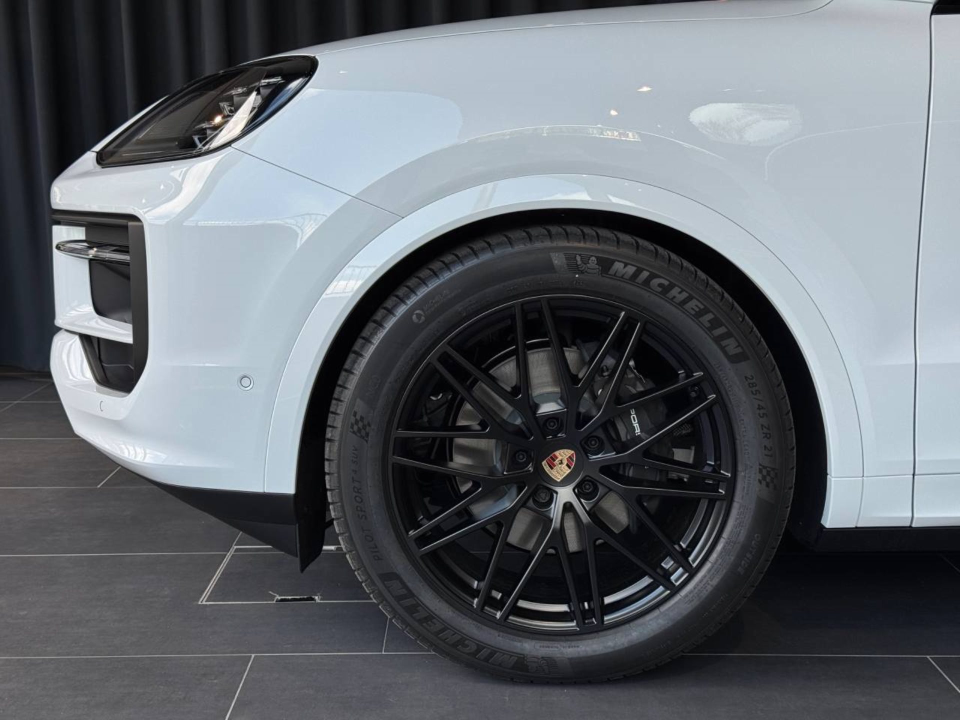 PORSCHE Cayenne Black Edition-image-10