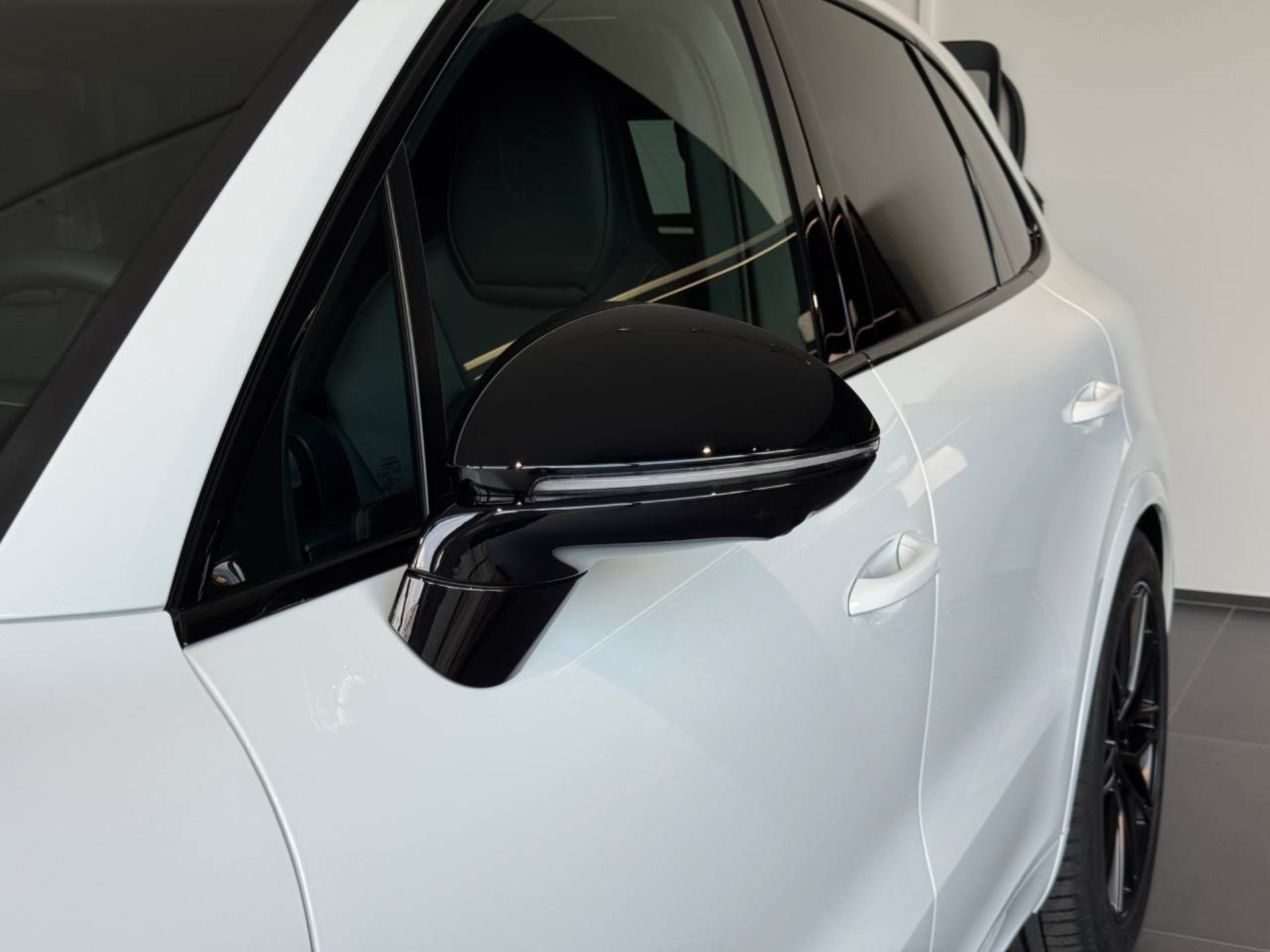 PORSCHE Cayenne Black Edition-image-33