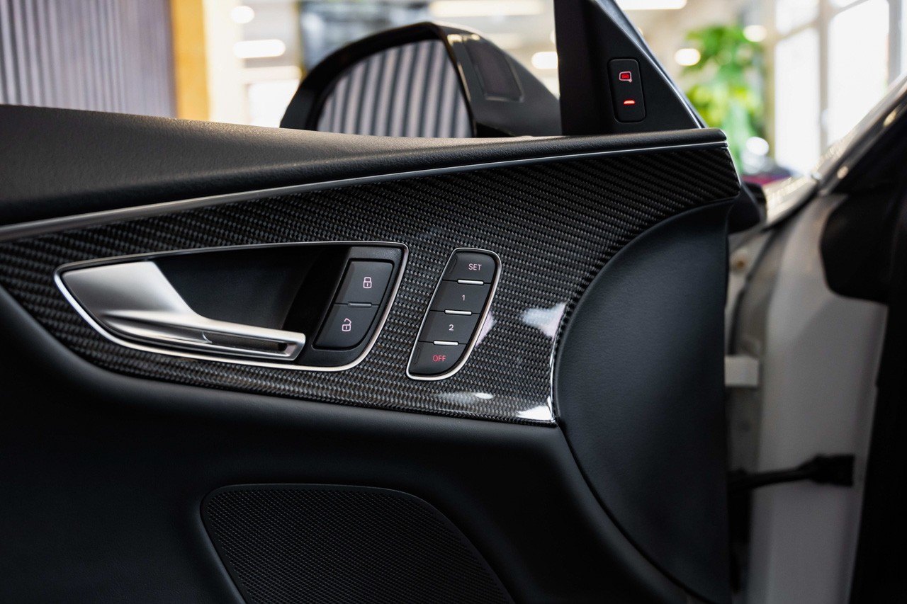 AUDI RS7 Sportback 4.0 TFSI V8 quattro S-tronic-image-27