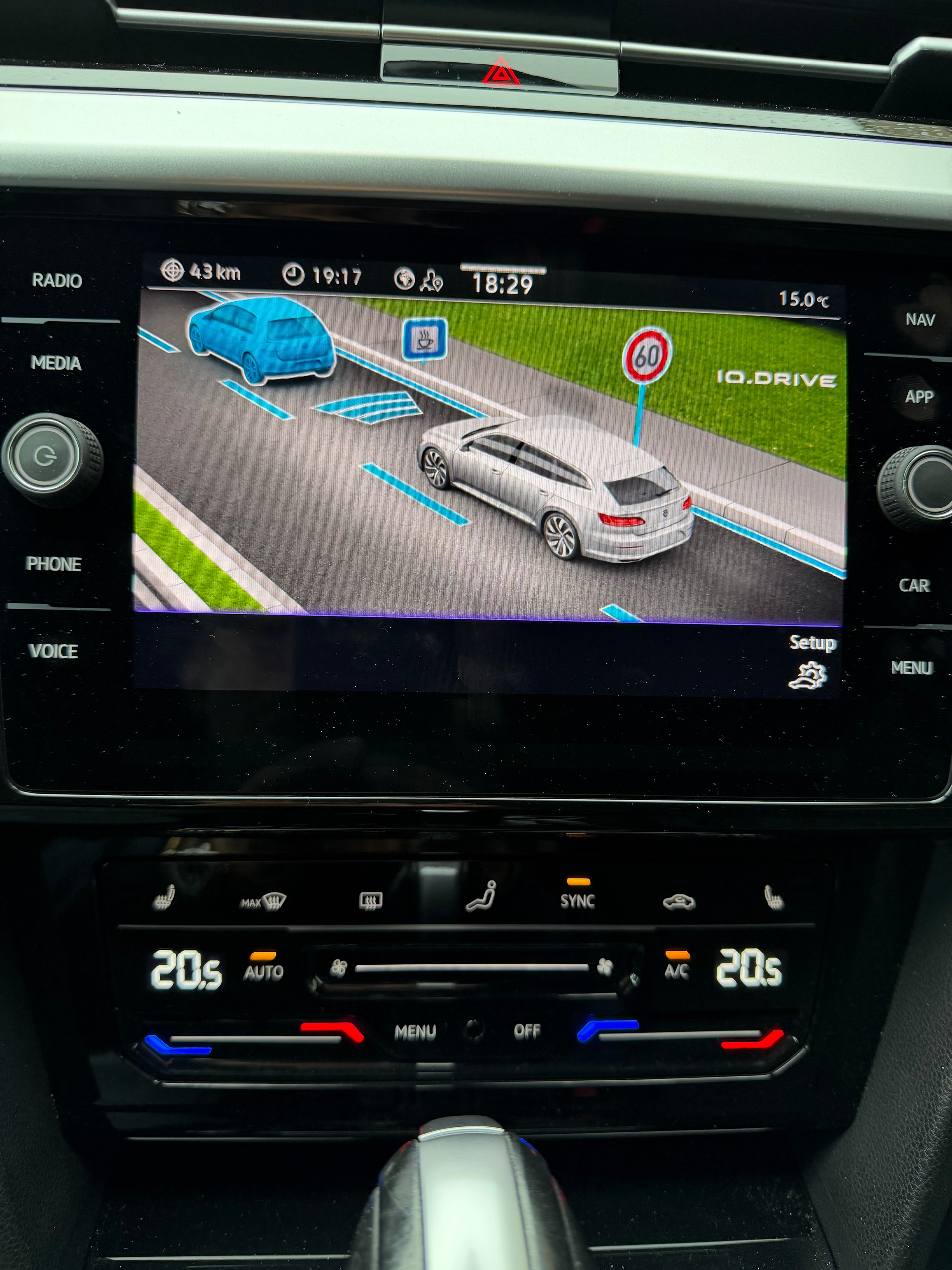 VW SB 2.0 TSI R-Line DSG-image-11